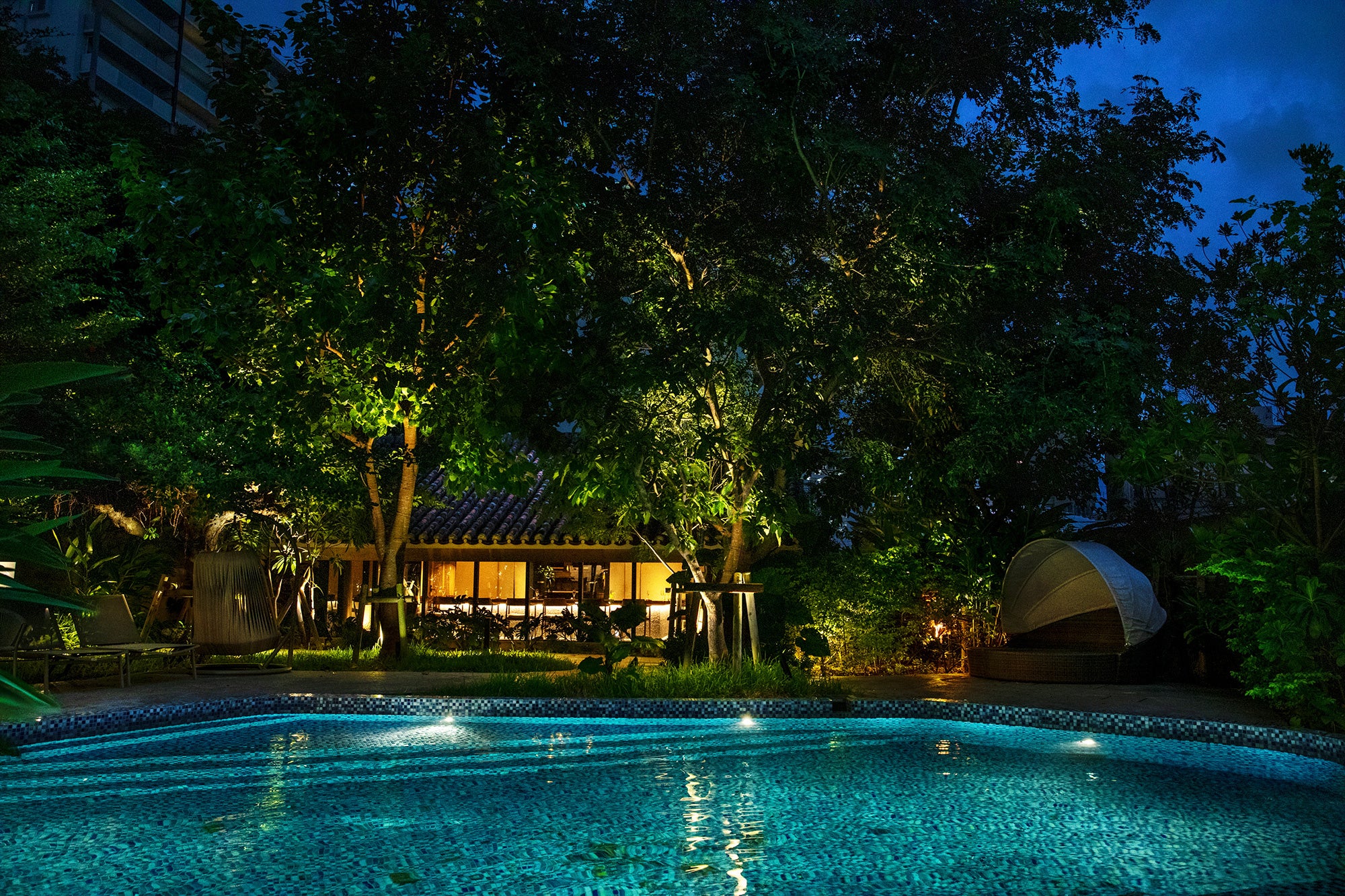 中庭からみた『MOSS okinawa』