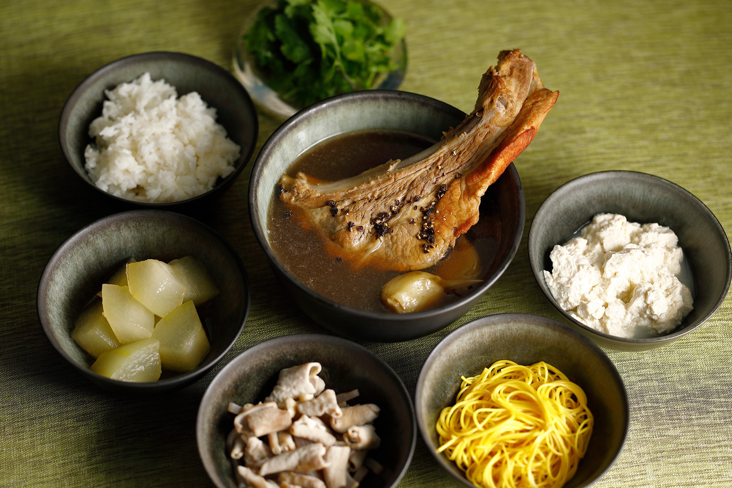 オリジナルレシピの琉球バクテー