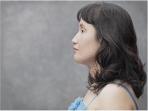 全盲の歌姫による電⼦ピアノ弾き語り（大石亜矢子）