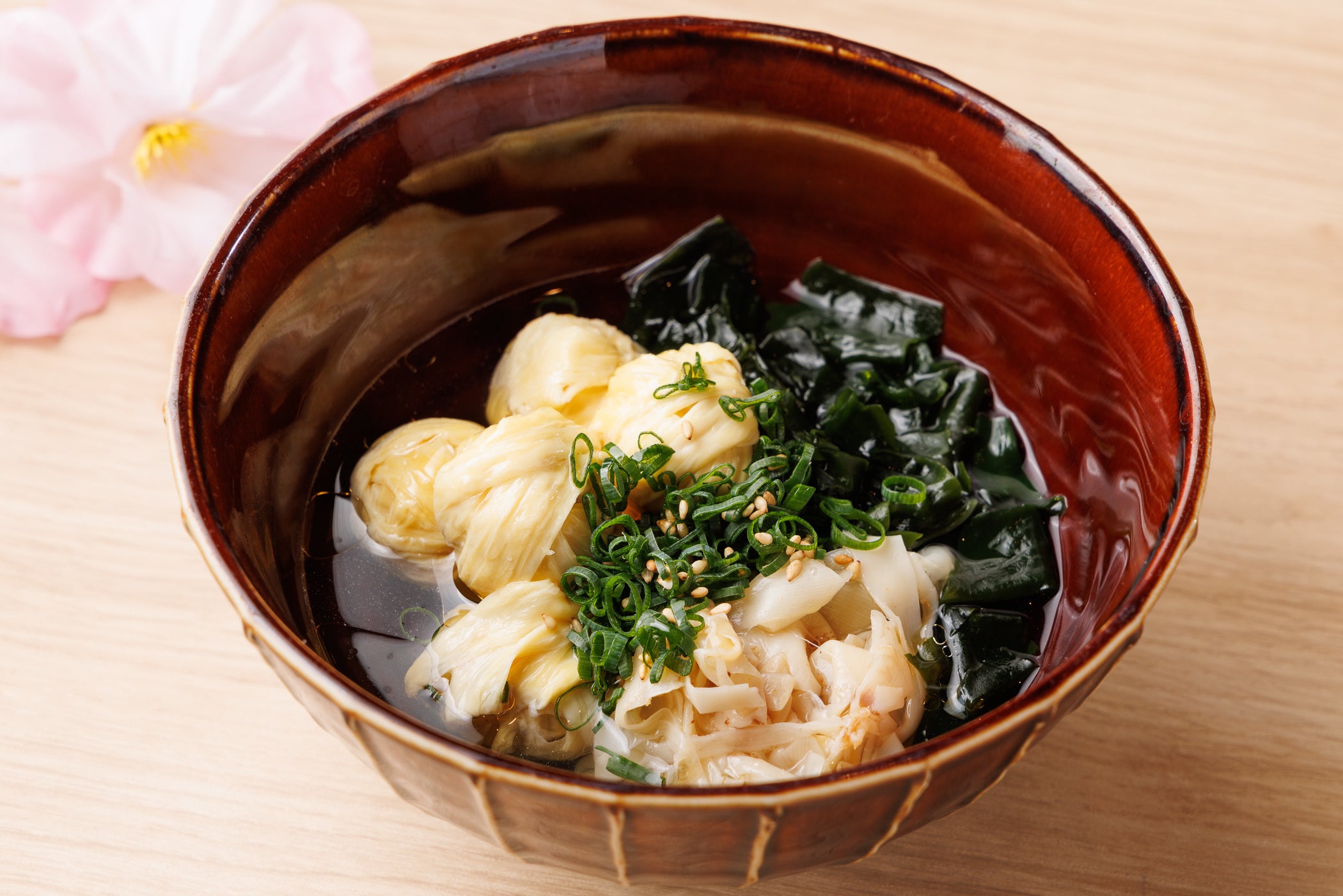 手まり湯葉と筍の姫皮の煮物