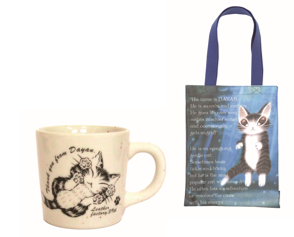 写真左）「マグカップ」(8.3×8.2cm,265ｍｌ)990円 写真右）「トートバッグ」 (32×25×10cm)3,080円