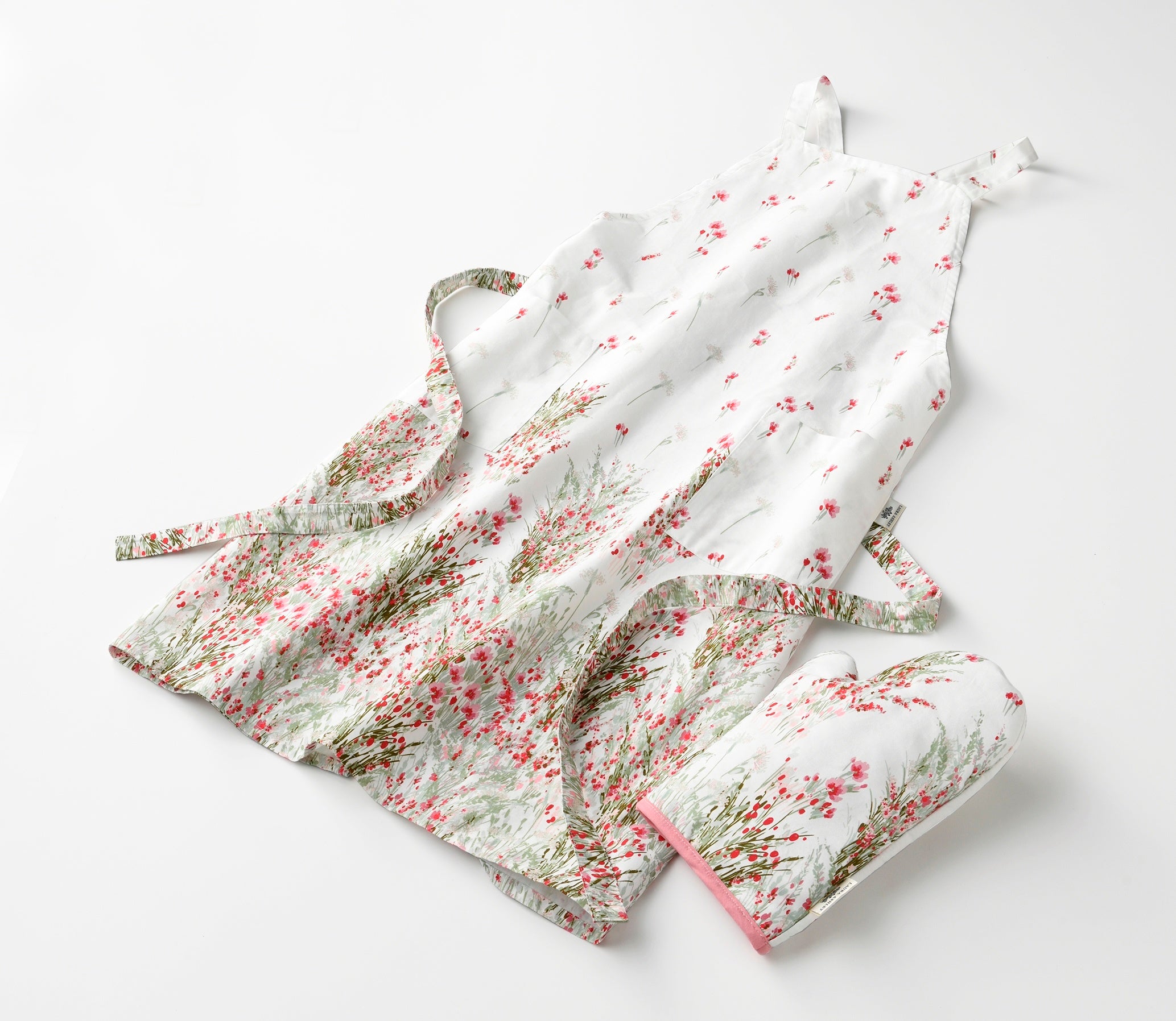 [ローラ アシュレイ] （写真奥）エプロン 5,500円 (写真手前) ミトン 1,870円