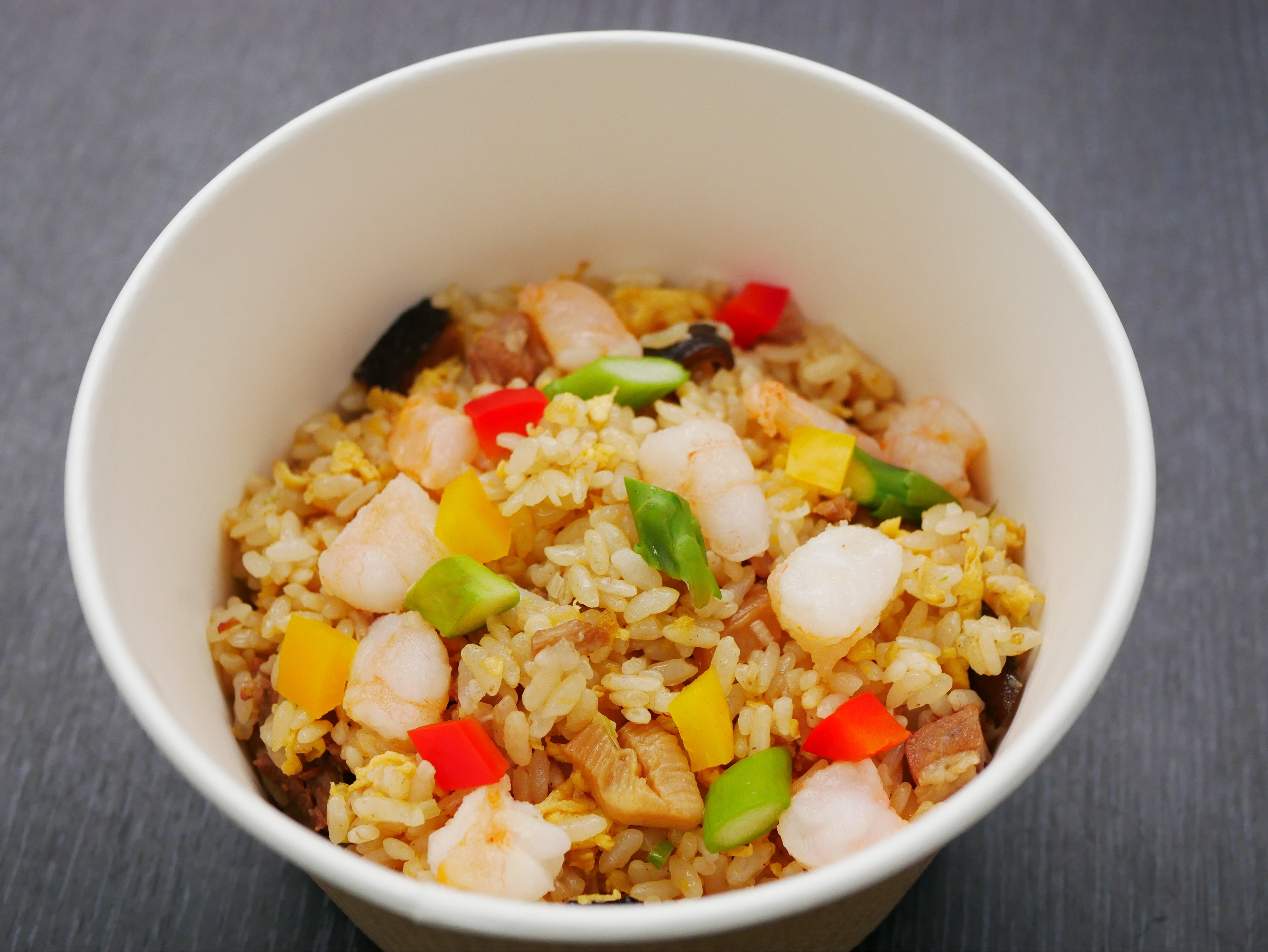 謝朋殿「角煮入り五目チャーハン」751円