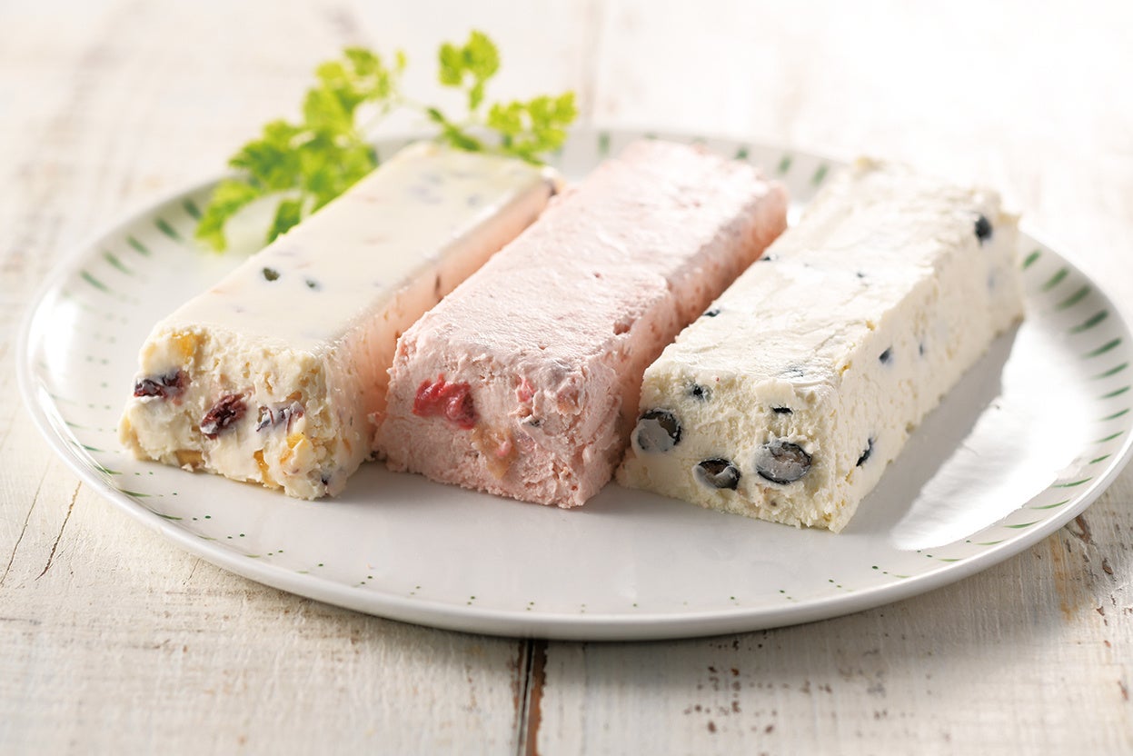 〈写真左：ドライフルーツ＆ナッツ、写真中央：ストロベリー、写真右：黒豆〉