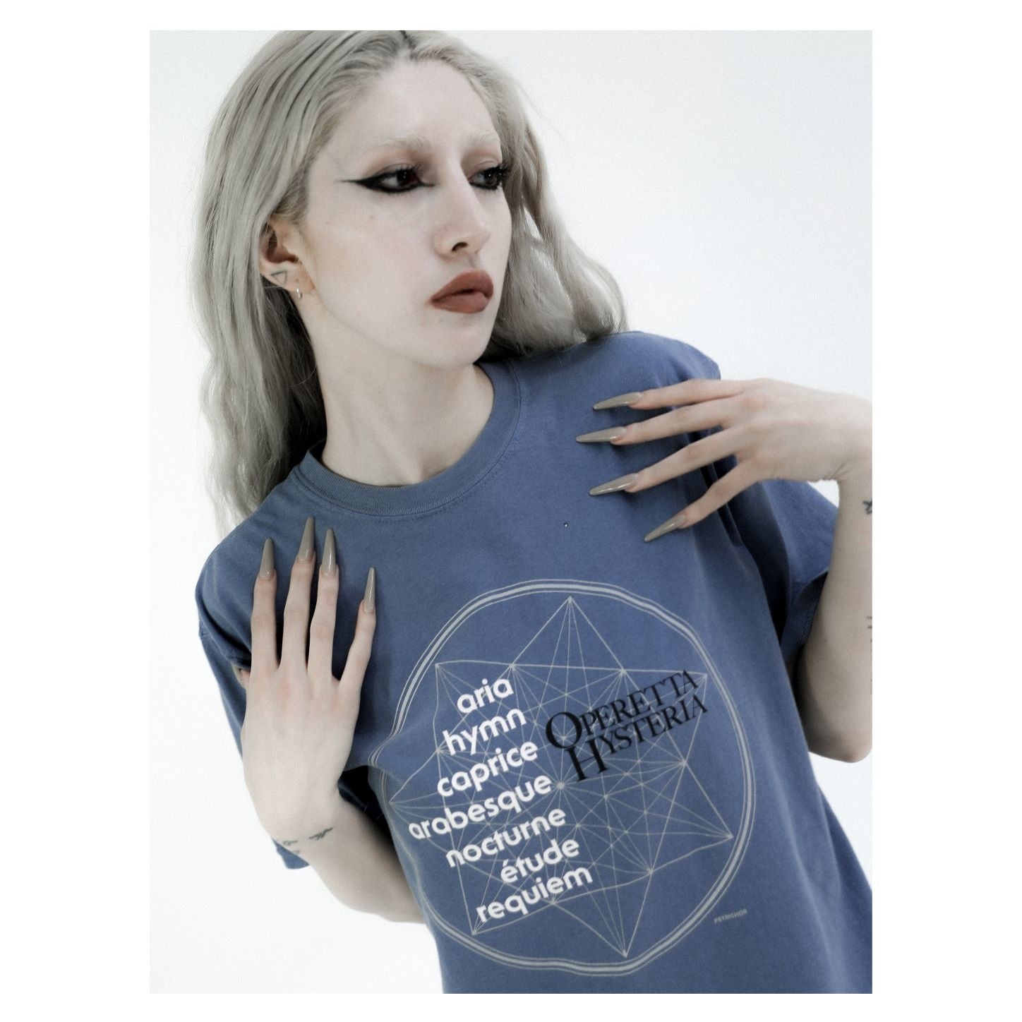 歌代ニーナ　Tシャツ 新アイテム「HYMN T-SHIRT」販売開始 – PETRICHOR