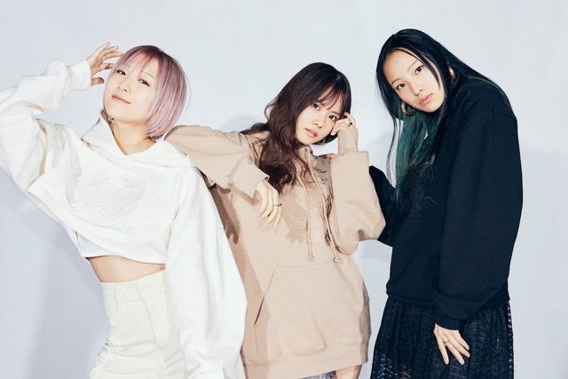 左より　三桜じゅり、結城えま、水瀬かなん