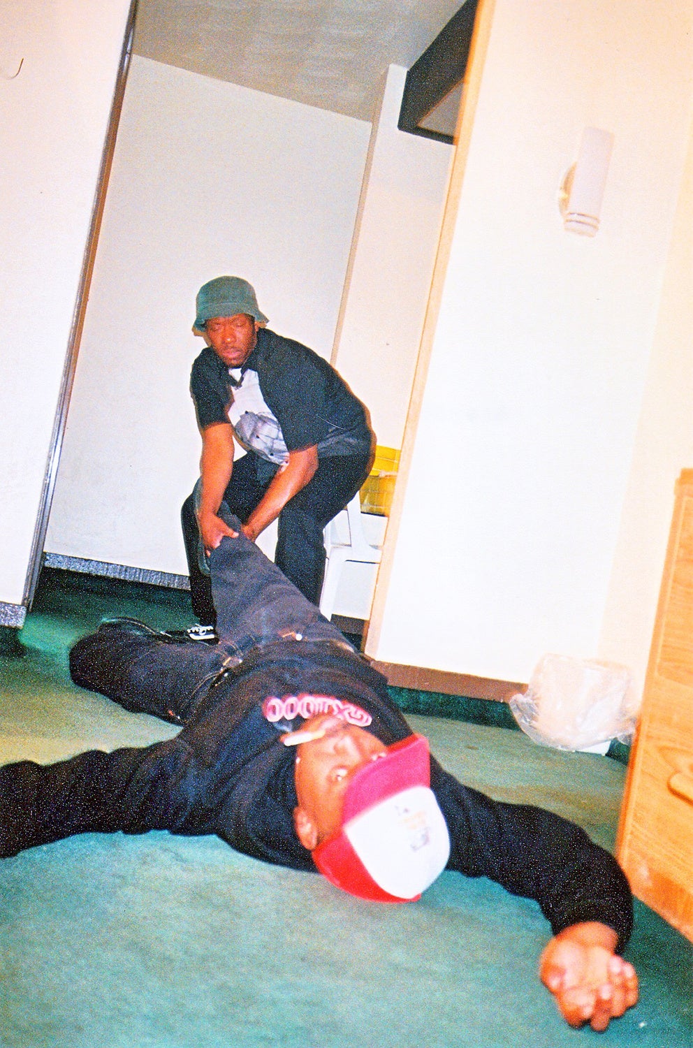 LA出身の2人組PARIS TEXASが、7月21日にデビュー・アルバム『MID AIR