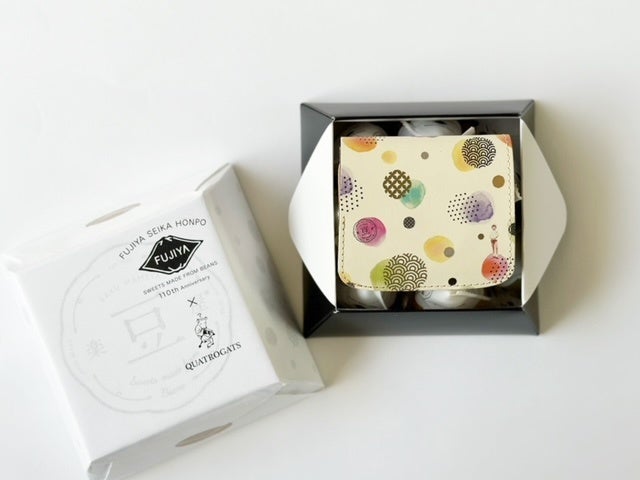 ななついろまめのパッケージに、豆菓子と小さいふ。