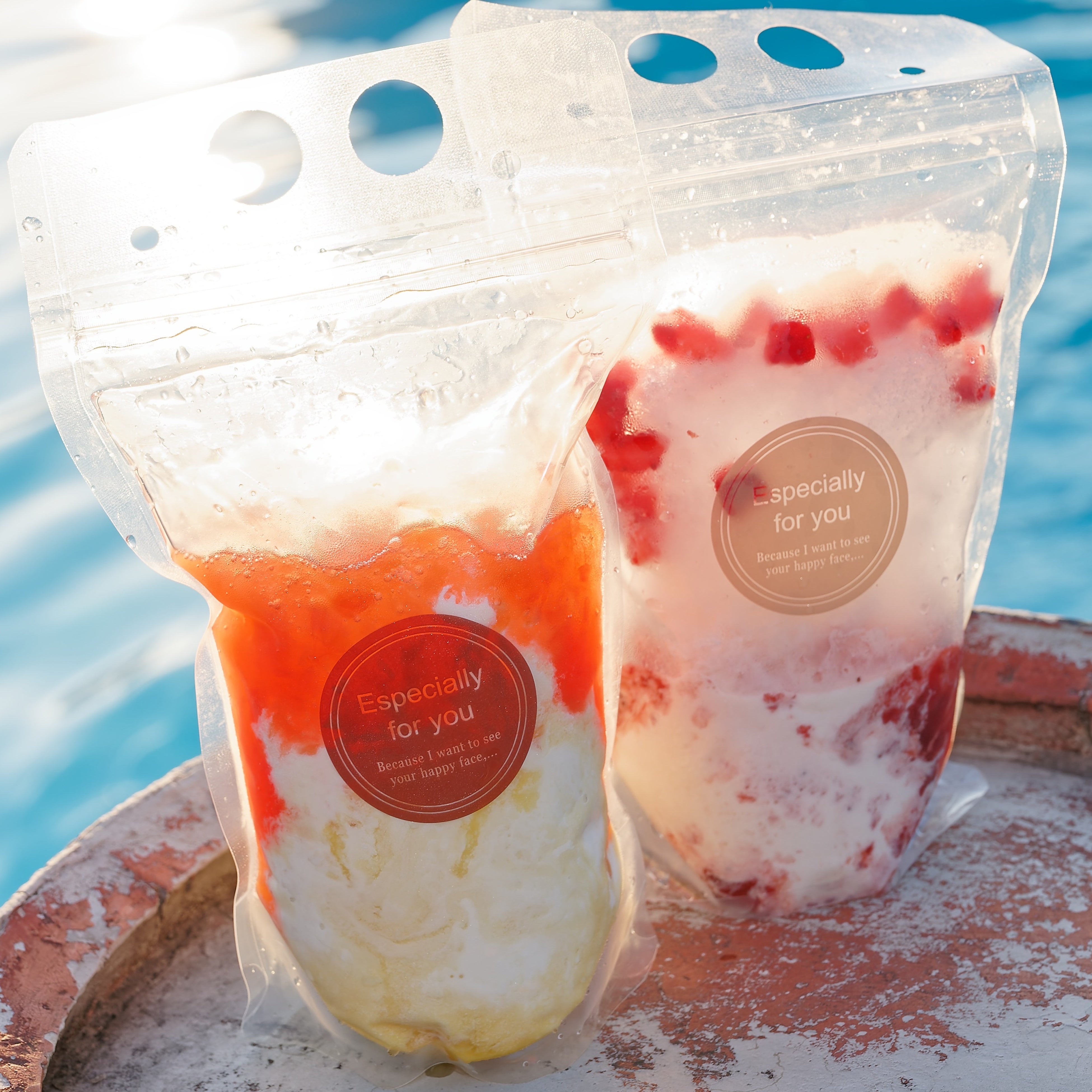 ハンディーバニラフラッペ（税込640円） 揉みながらお好みの冷感食感に⁈ 新しいタイプのハンディーアイスデザート ＠屋外エリア「アイル」