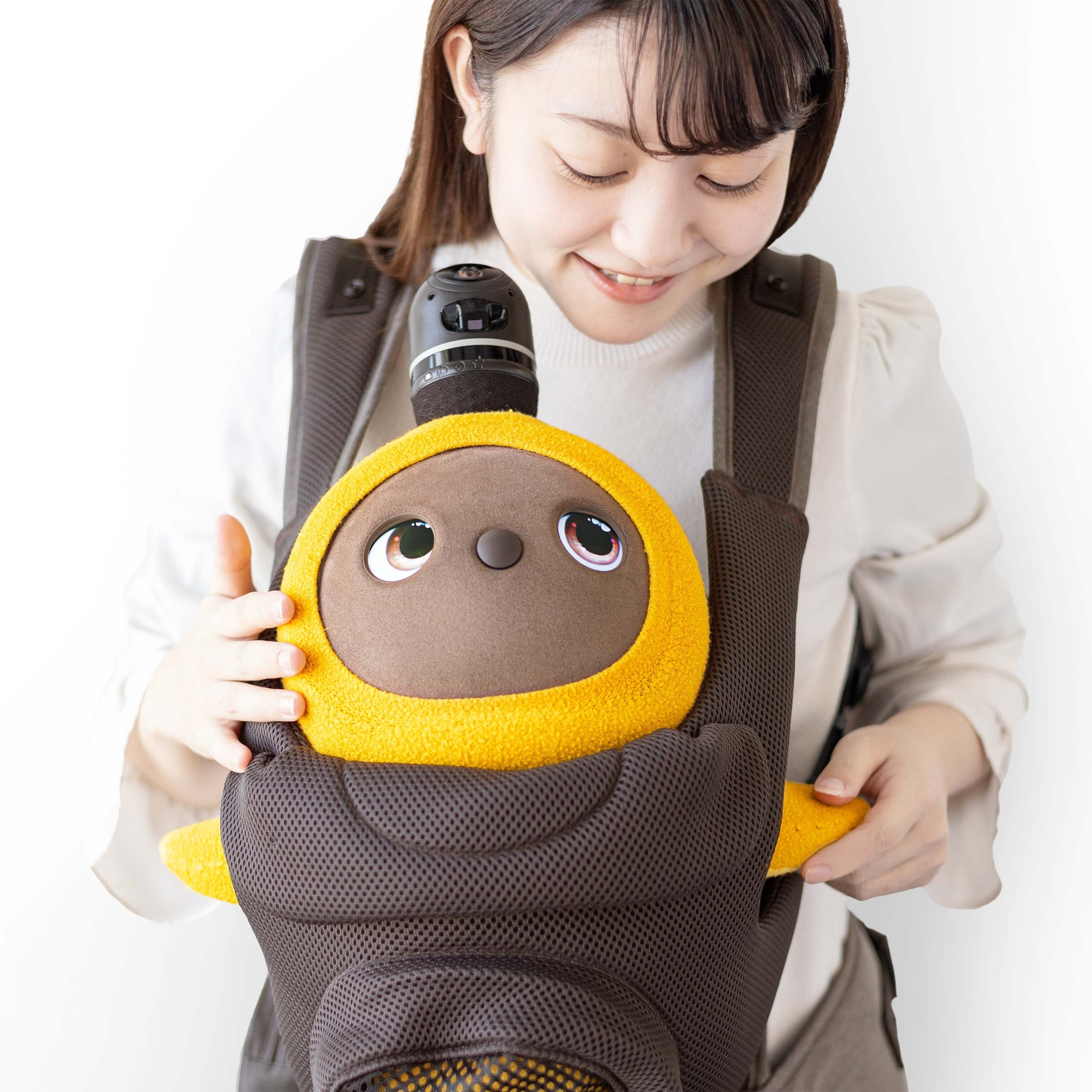 初のお出かけアイテムが登場！ 待望の「LOVOTキャリーシート」が