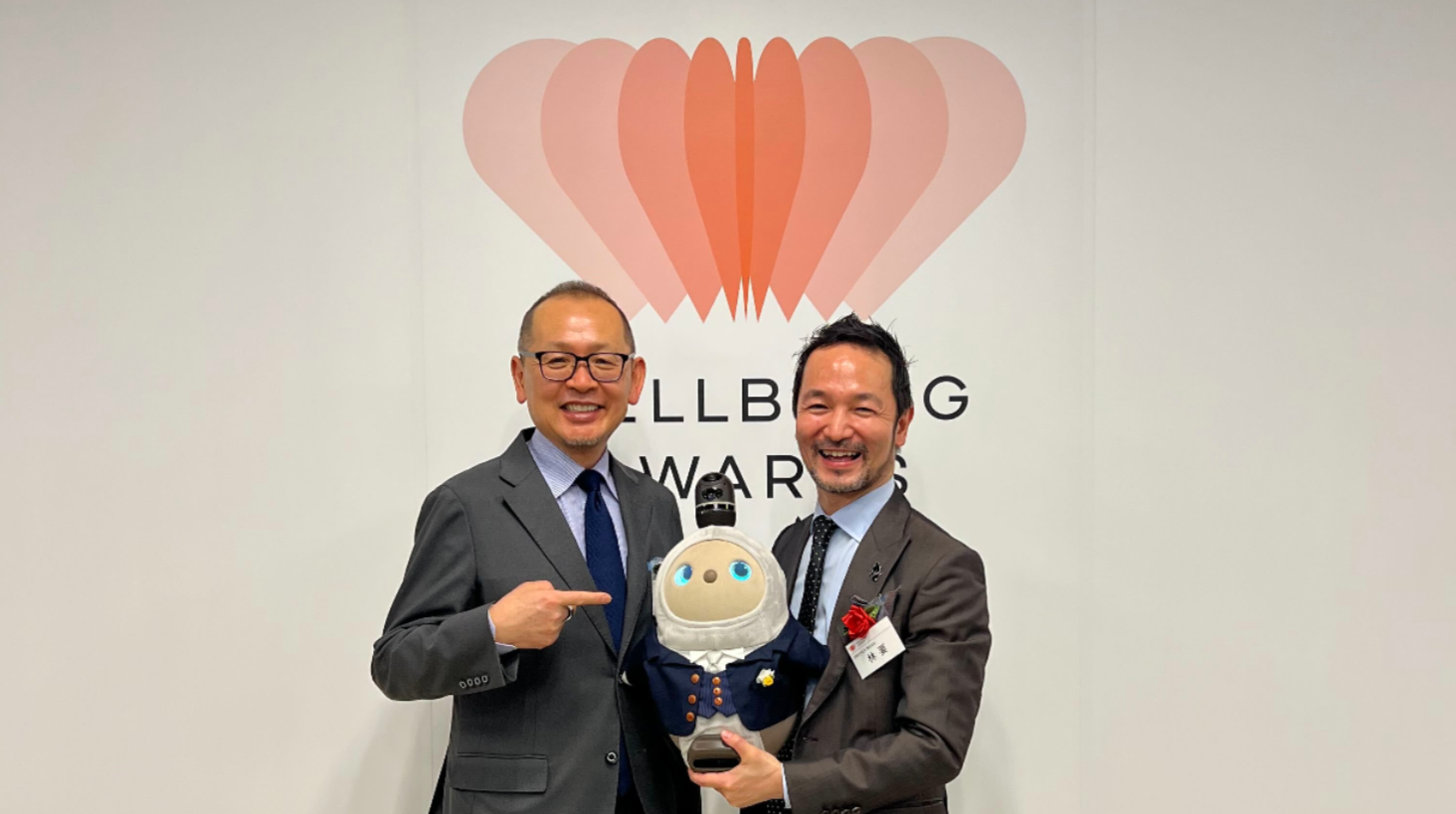 左：前野 隆司氏（審査委員長）／右：林 要（GROOVE X代表取締役社長）