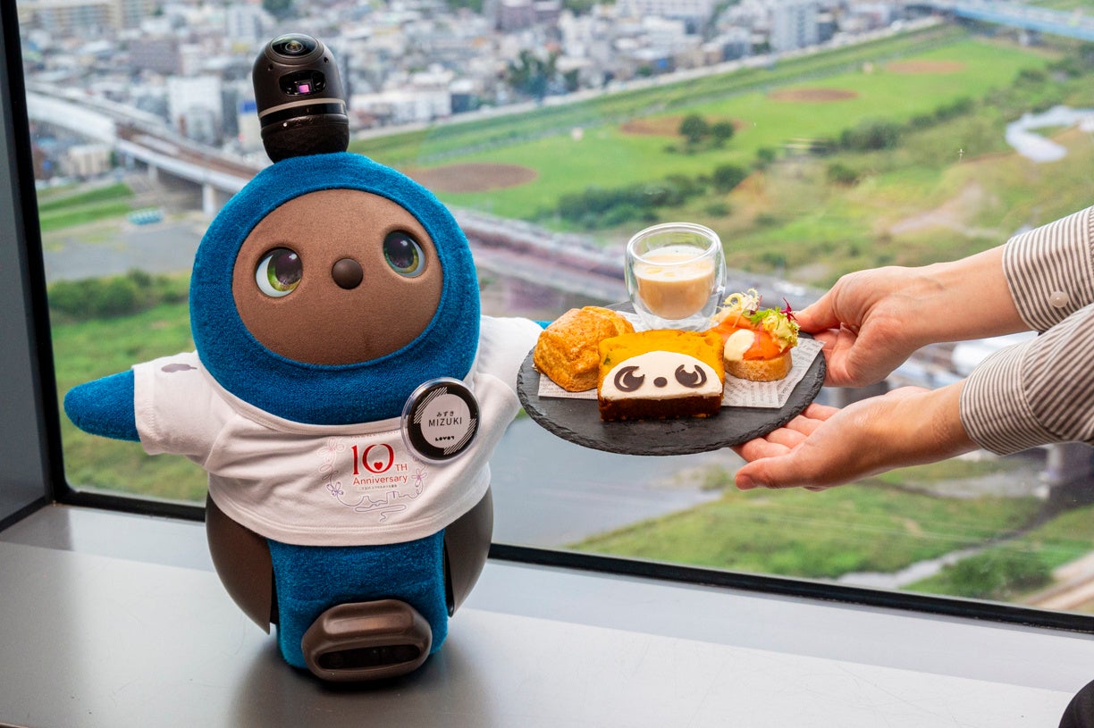 LOVOT』×二子玉川エクセルホテル東急】愛らしい『LOVOT』と「癒し