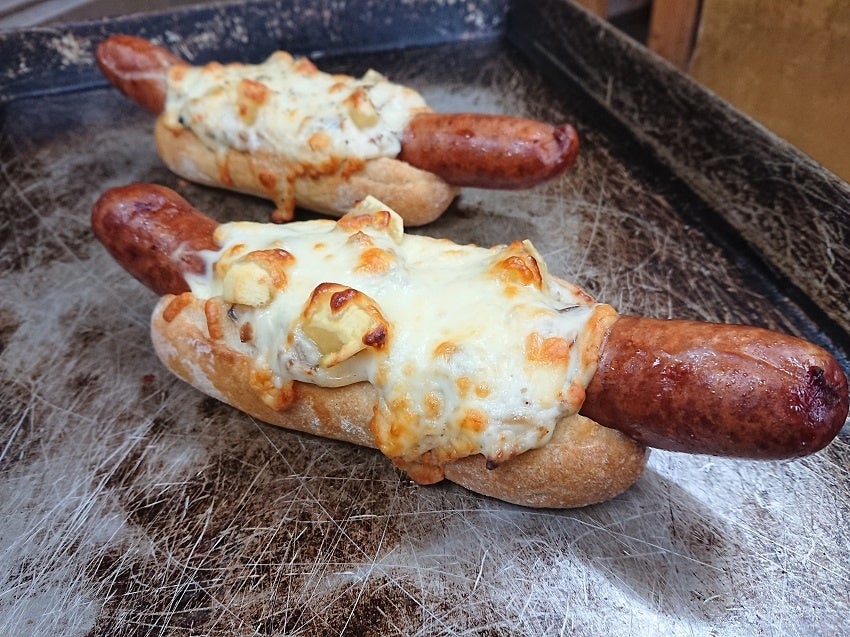 森パンドッグ「自家製の天然酵母を使ったバゲットのホットドッグ」