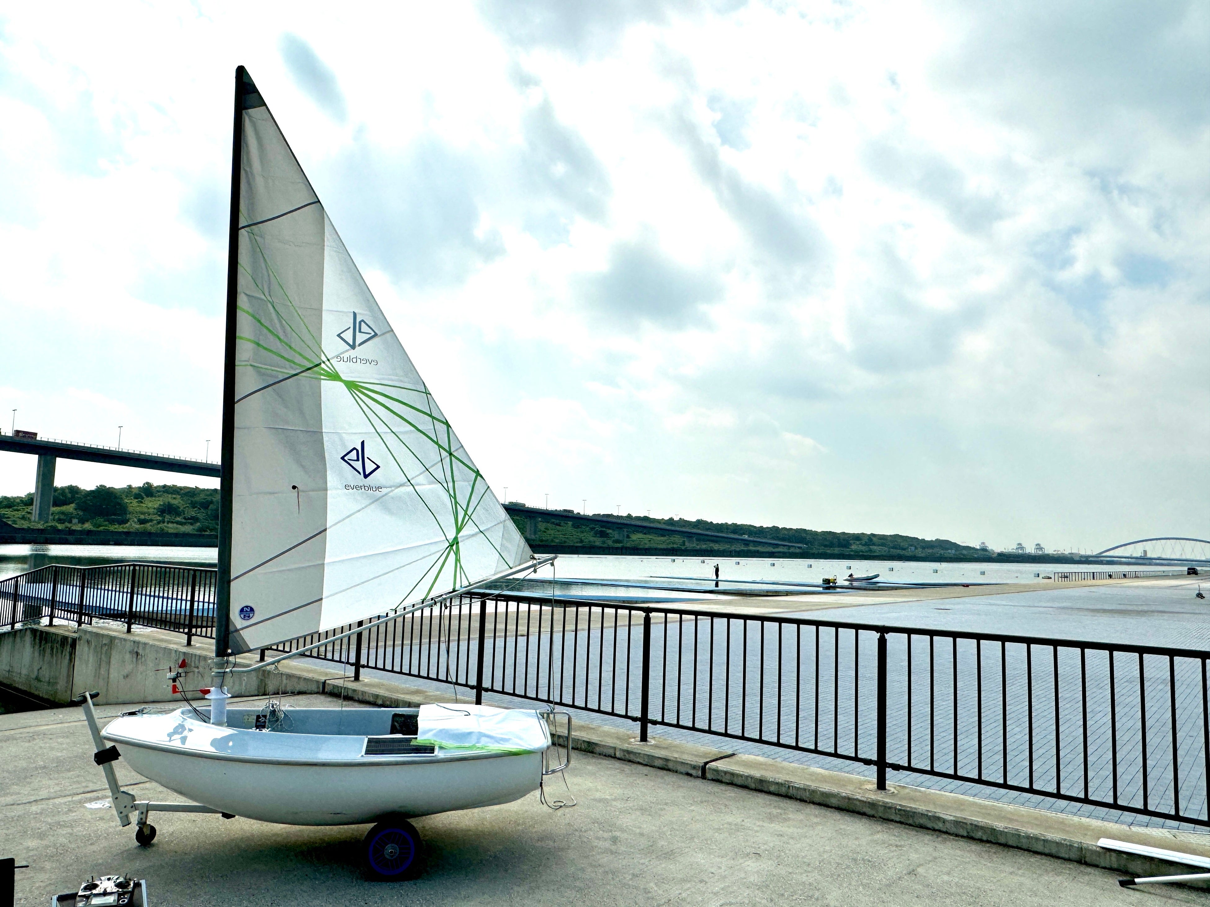 帆船型ドローン AST-232