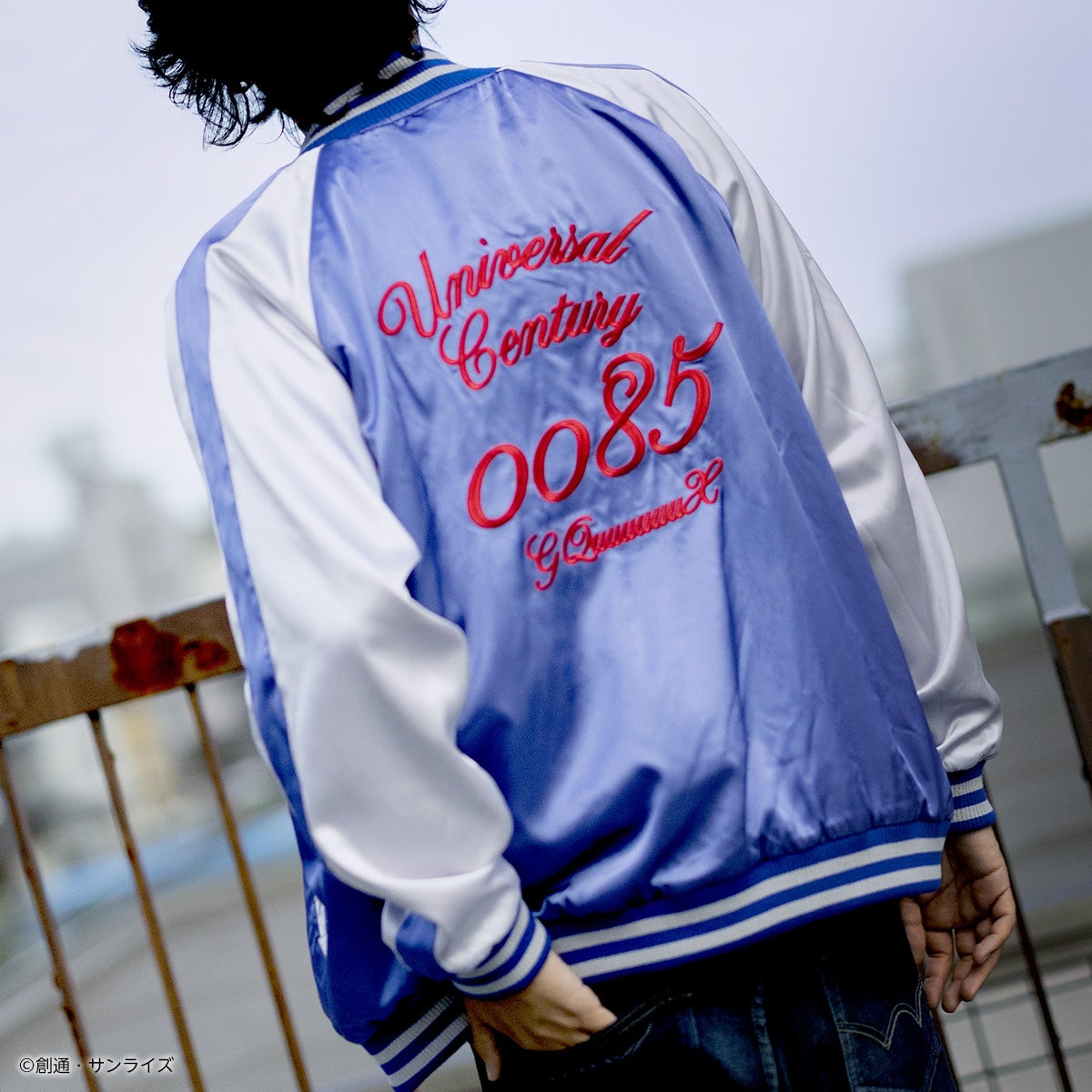 機動戦士Gundam GQuuuuuuX』より大胆な刺繍デザインが際立つ