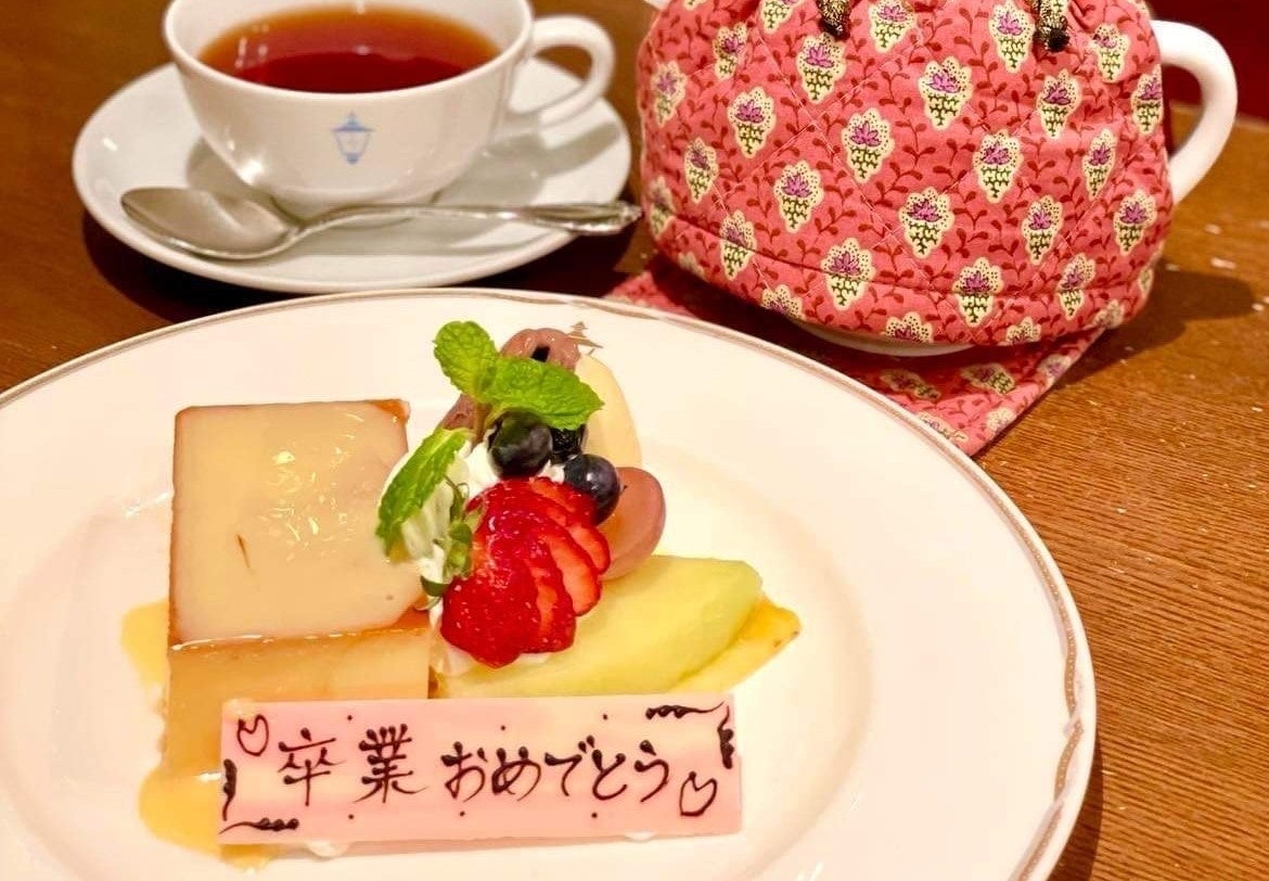 馬車道十番館「十番館プディング ロワイヤル」には特別に「卒業おめでとう」のお祝いメッセージ付き