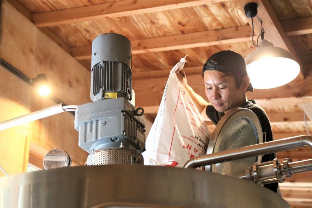 ドイツとイギリスの麦芽を使い、山椒の実を入れて香りづけをしている。