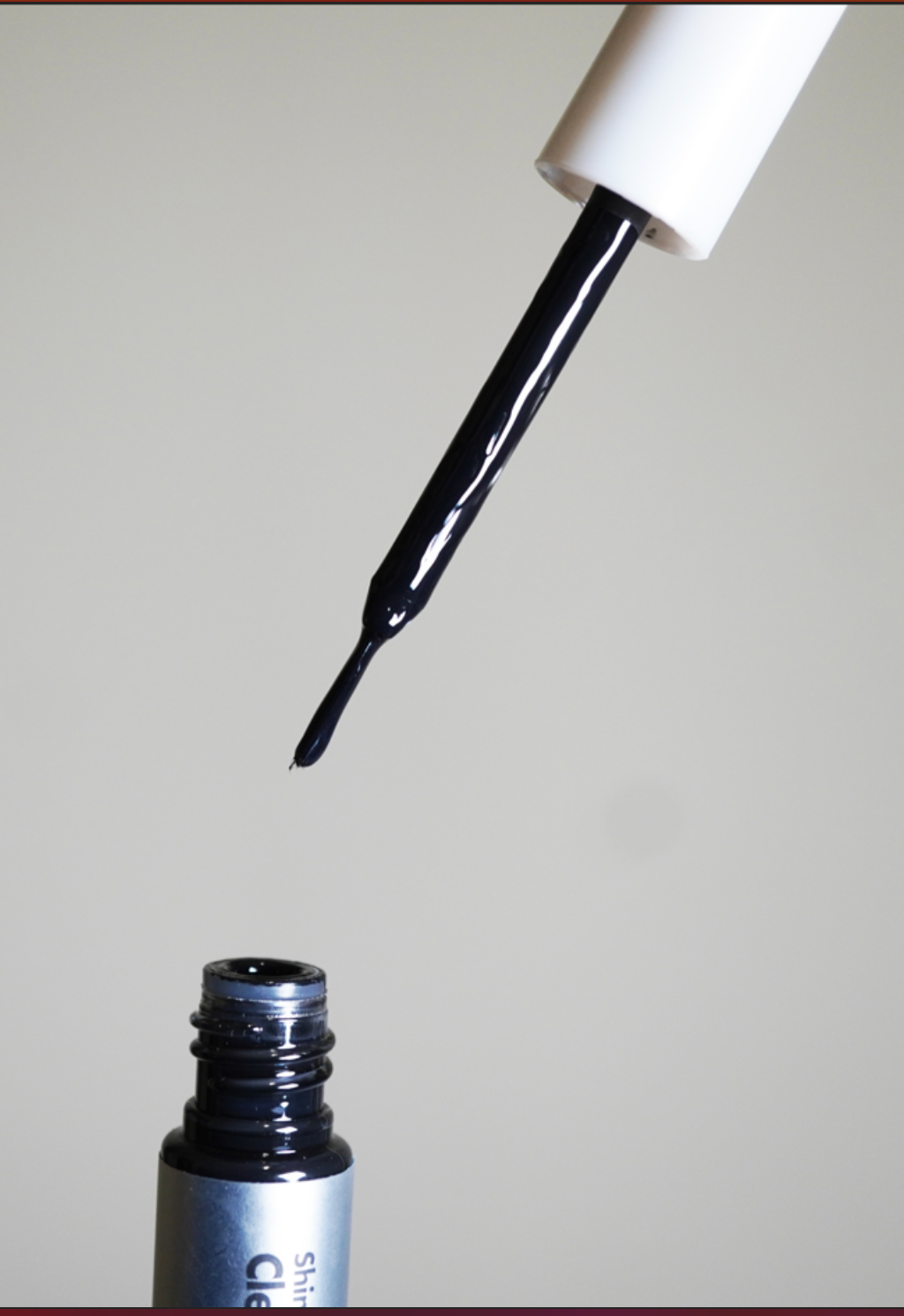 キャップにハケがついています。