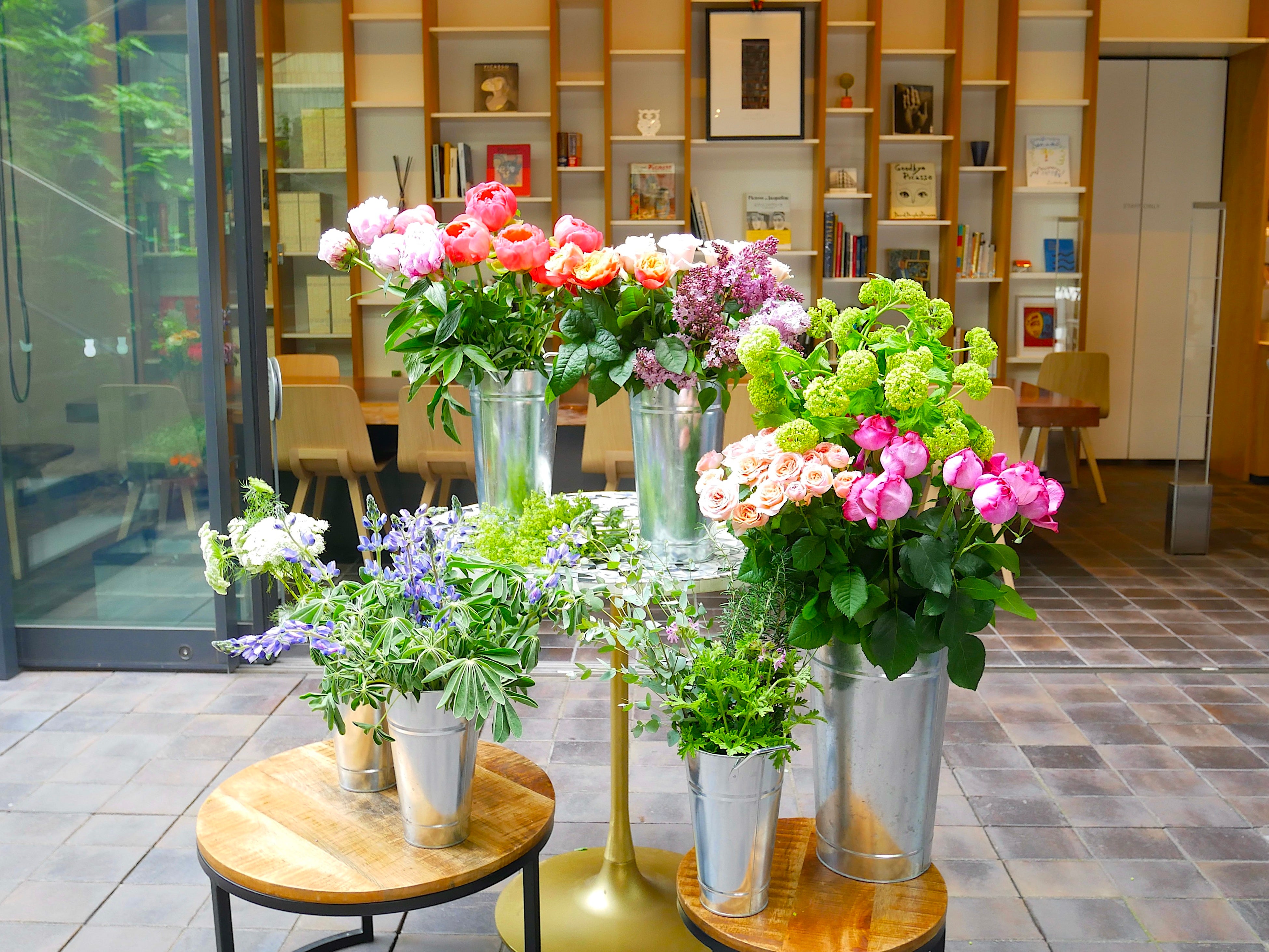 フランスや南仏とゆかりの深いハーブやライラック、ローズなどをご用意いただく予定です。