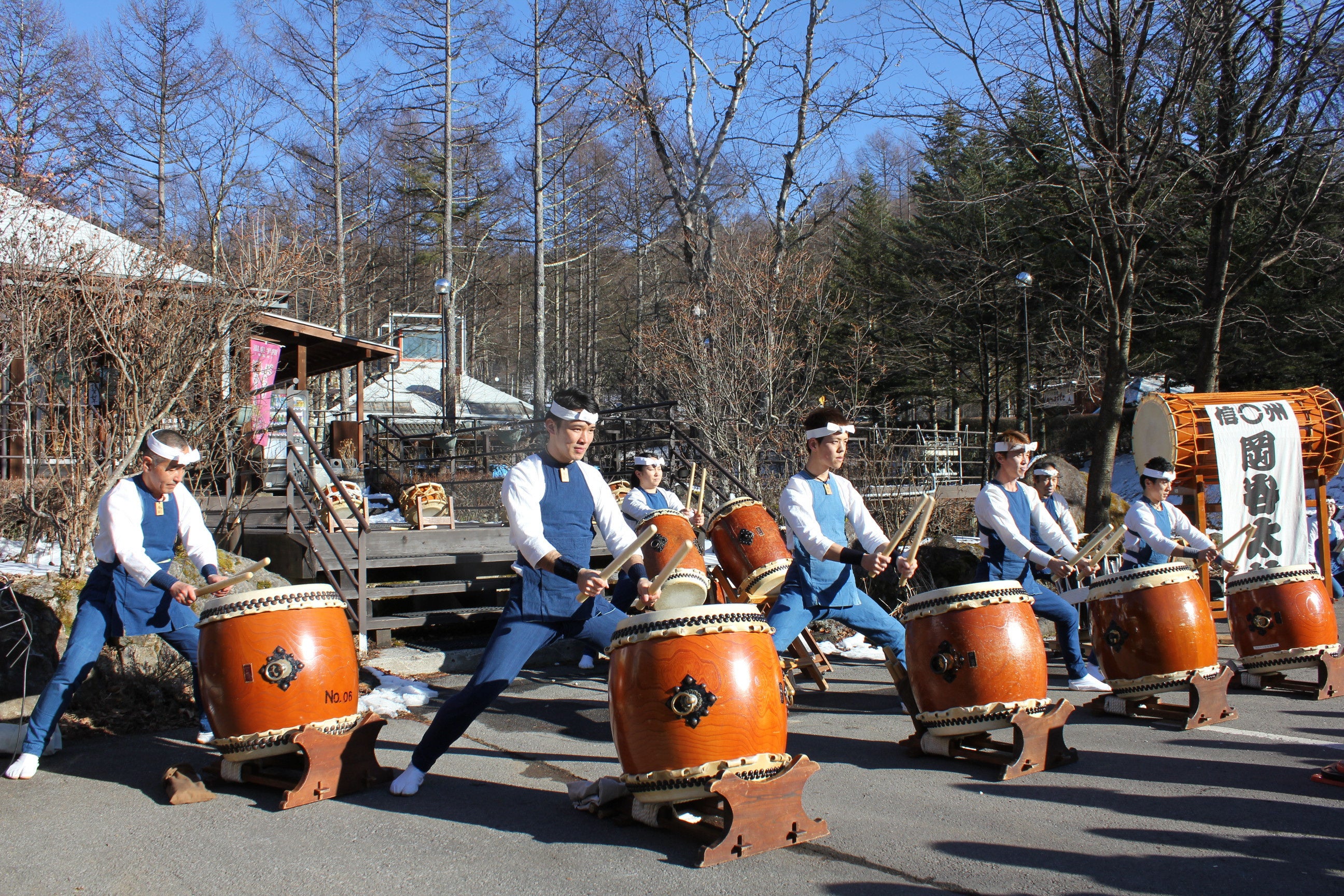 演奏：岡谷太鼓 鳳翔会 (ほうしょうかい) 
