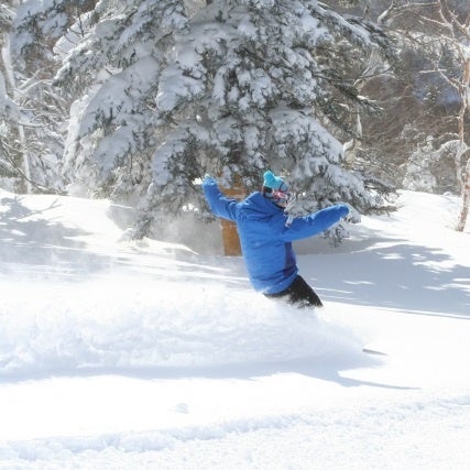 裏磐梯の上質なパウダースノーを歩いて体験する約200mの雪上連絡コース
