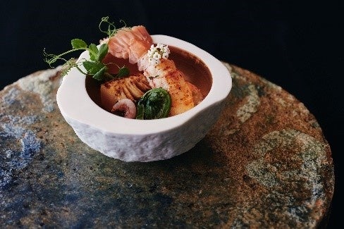 【手長海老 京筍 桜海老】優しい甘味の手長海老と春が旬の瑞々しい筍に、桜海老の餡をあわせた一品。季節の素材そのものの味わいをご堪能いただけます。