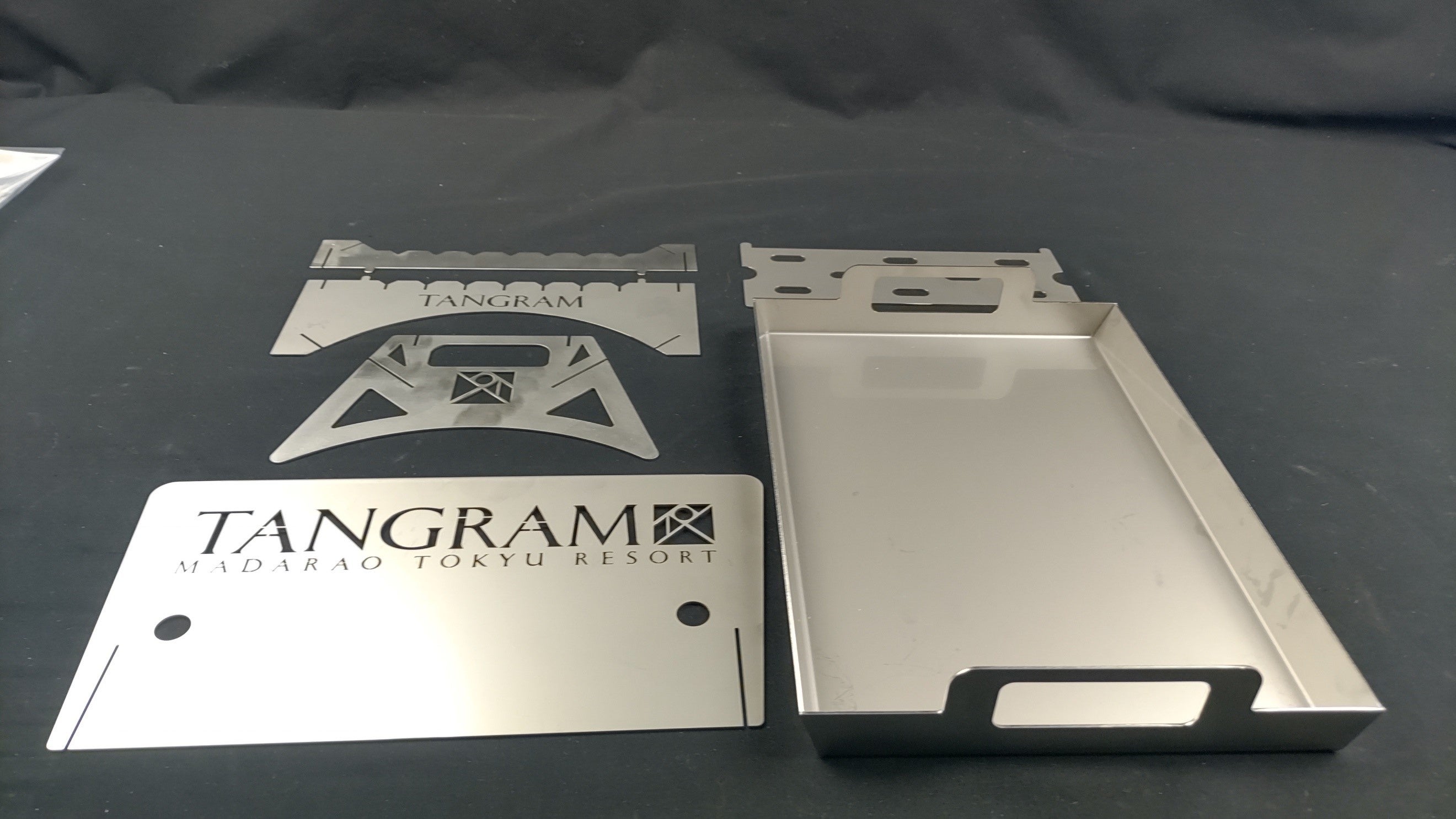 トレイの中に説明書、網、各パーツが綺麗に収まります。 