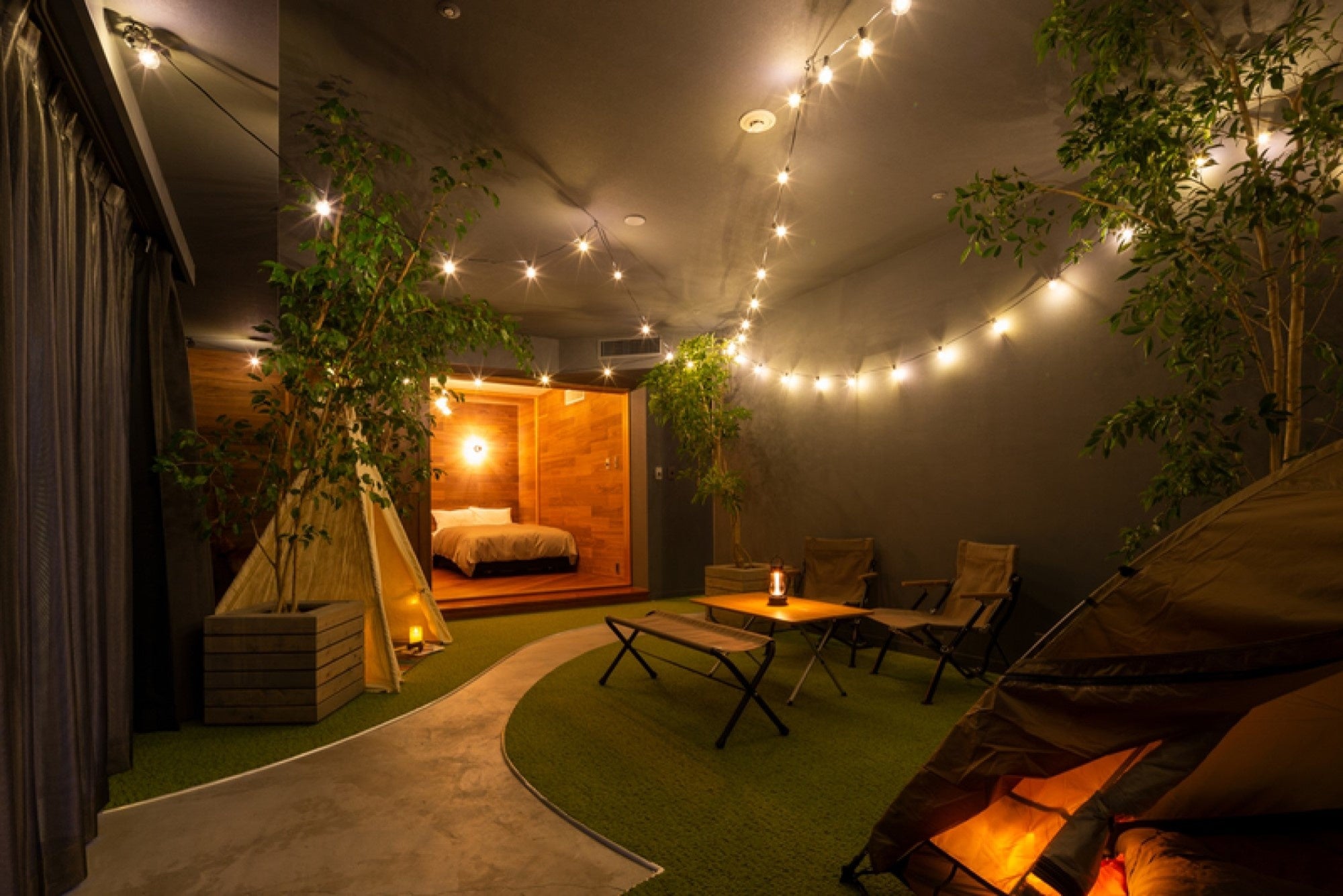 お部屋の中はまるでキャンプ場