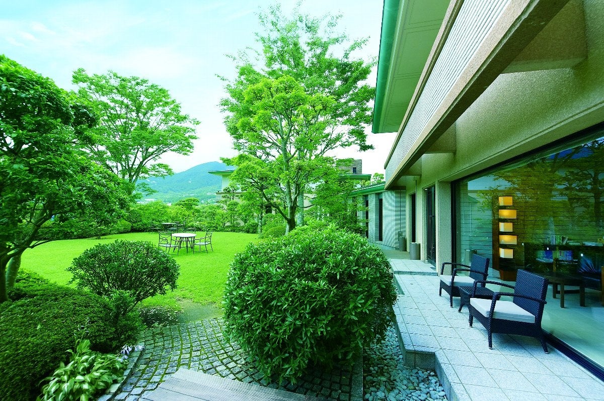 美しく整えられ四季折々の景色が楽しめる中庭