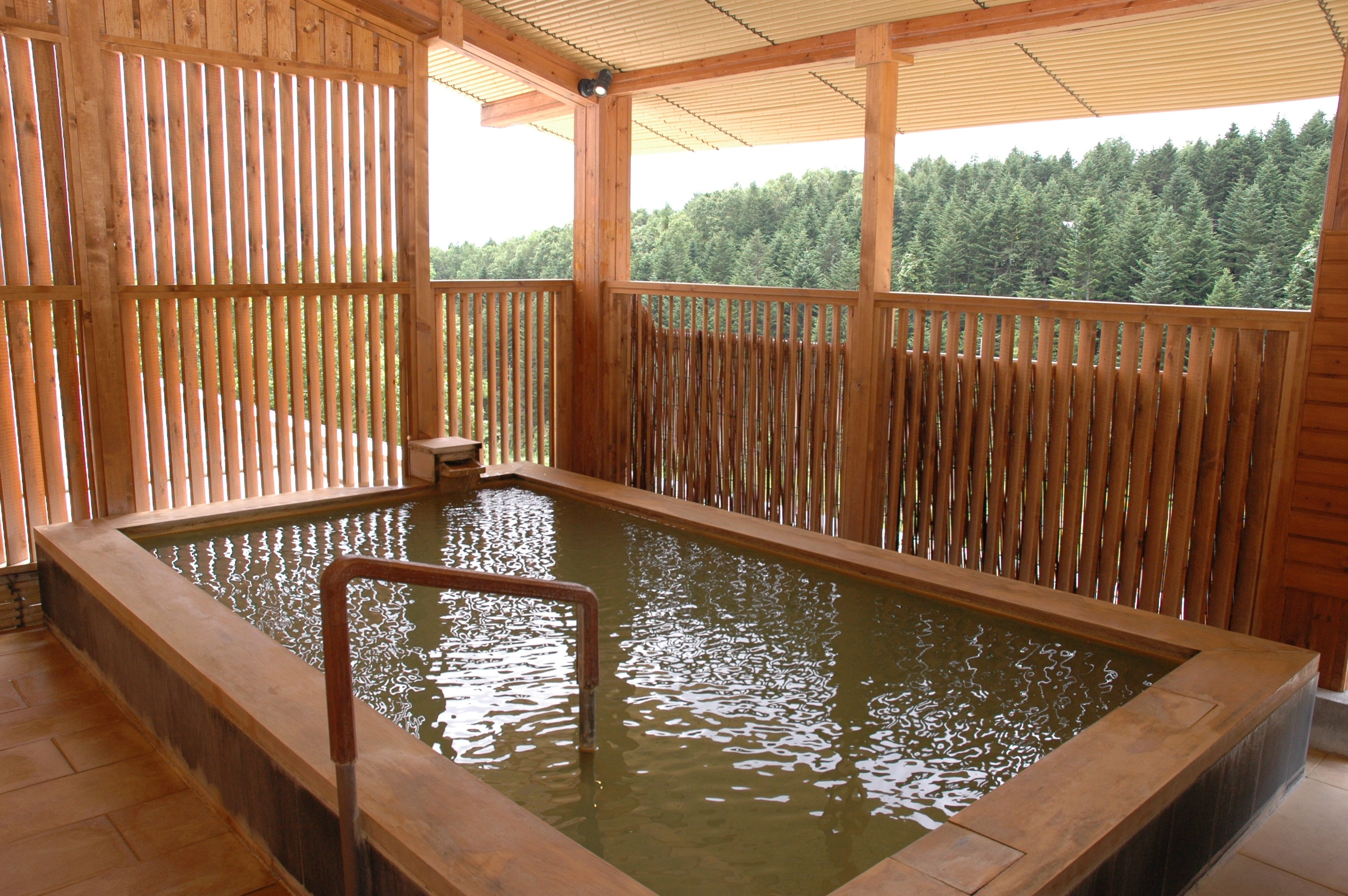 天然温泉の露天風呂