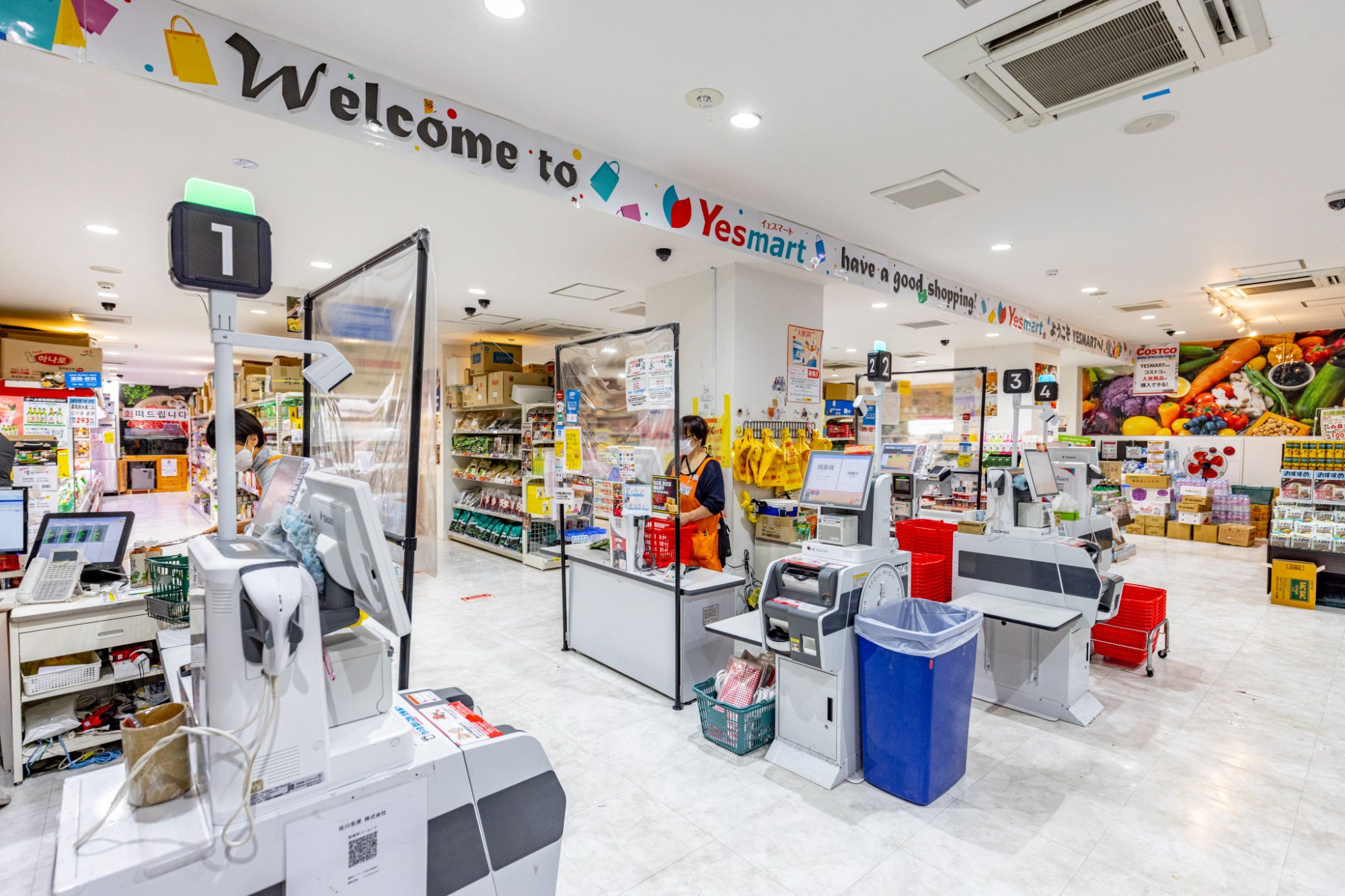 Yesmart新宿店　店内