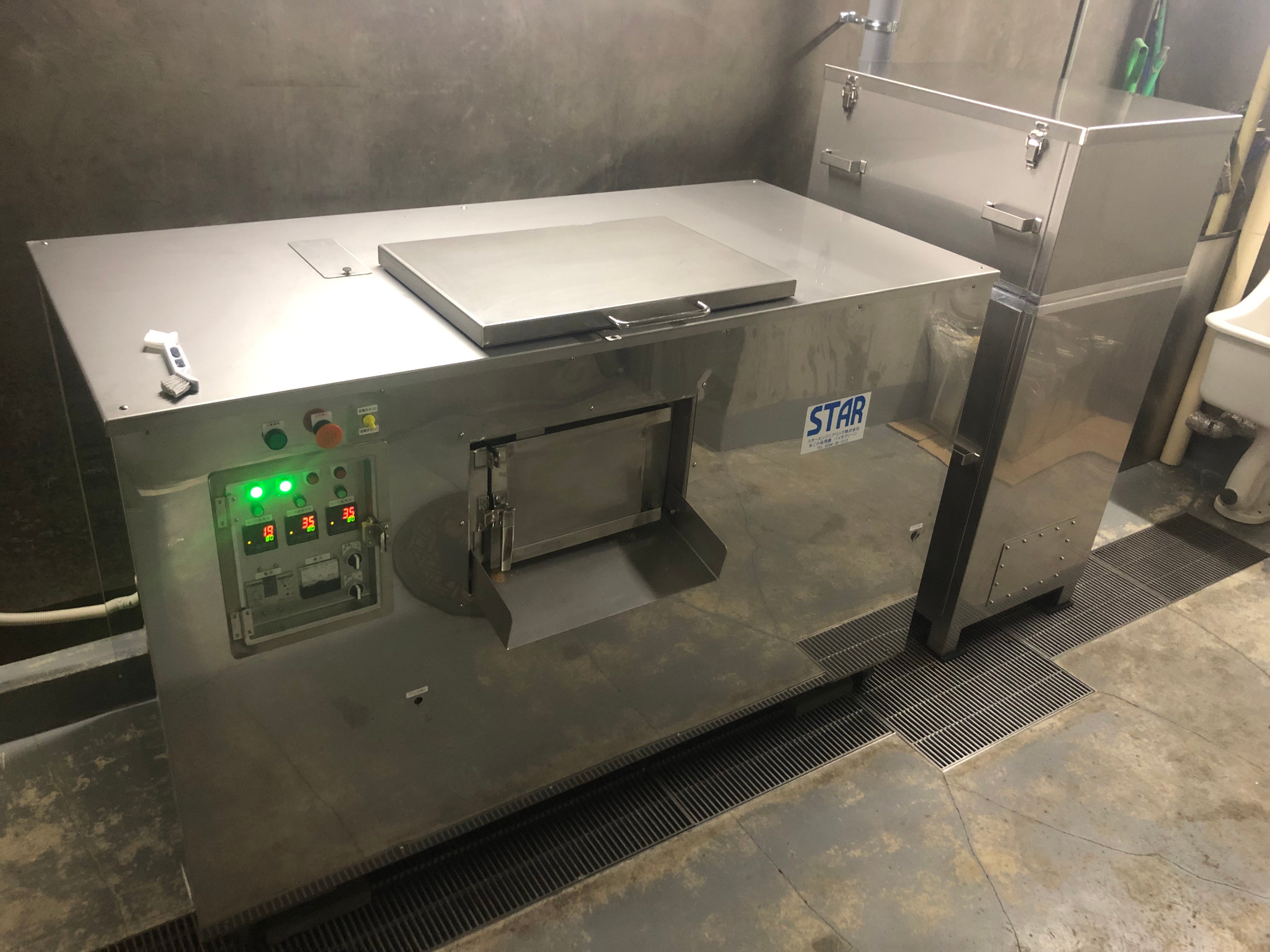 導入した業務用バイオ式生ごみ処理機「バイオクリーン」