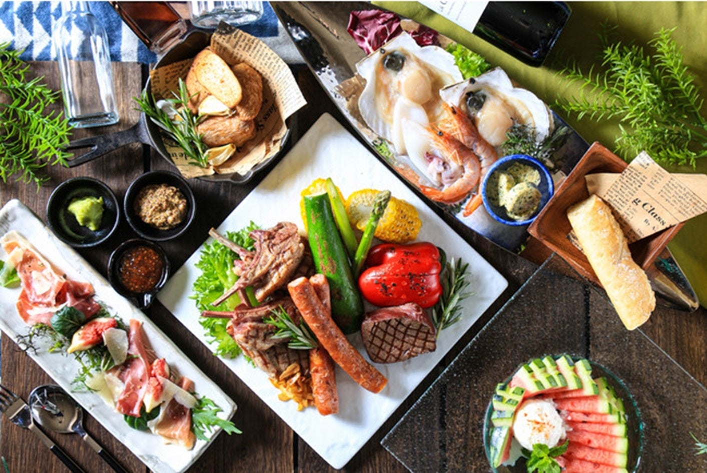 恐竜がコンセプトの「グラマラスBBQ・ディノグランピング」in
