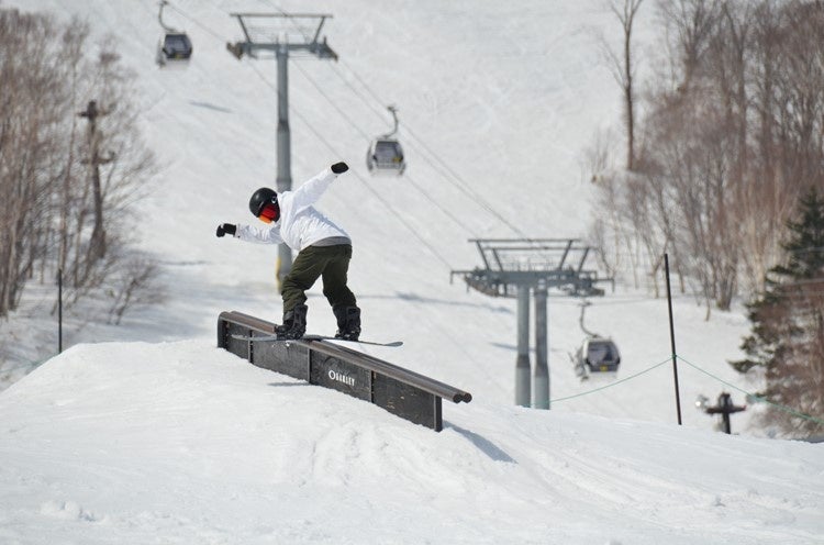 安全性を重視したジャンプやジブなど段階的スキルアップできるパーク