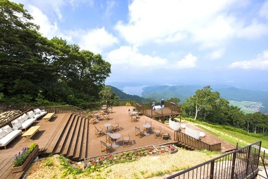 タングラム斑尾の家族で高原を楽しむ季節到来 4 月 25 日(土)からグリーンシーズンがスタート タングラム斑尾の家族で高原を楽しむ季節到来 4 月 25 日(土)からグリーンシーズンがスタート