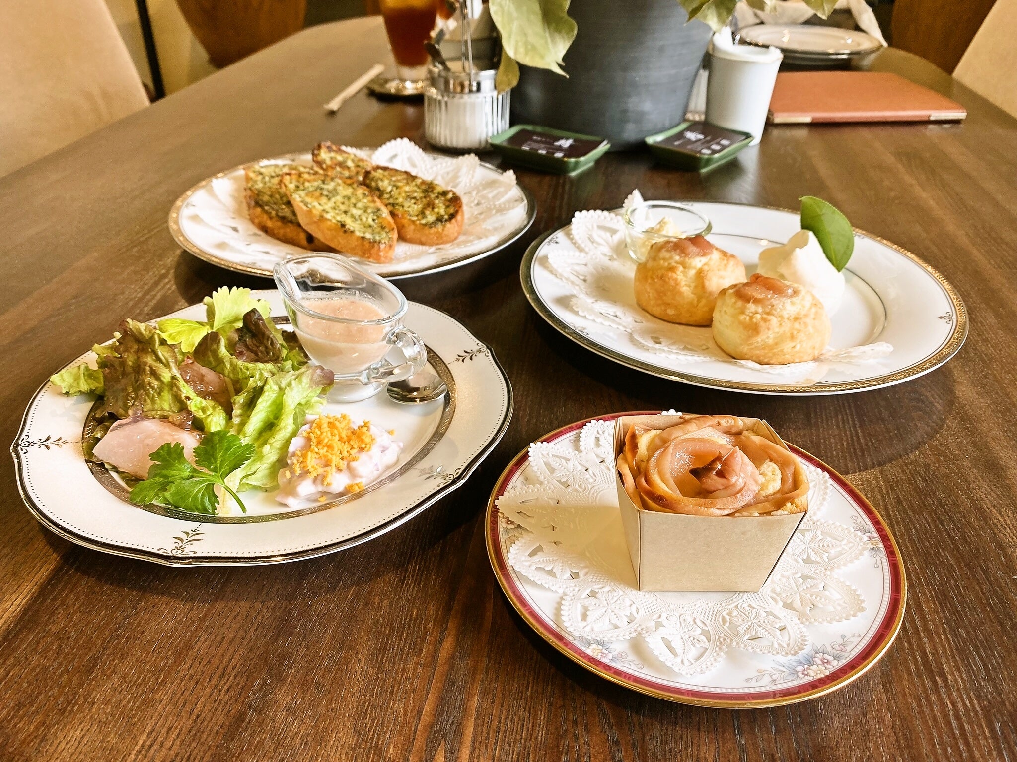 【桃メニュー2022(桃のスコーン・桃の花ケーキ・桃のサラダ)】