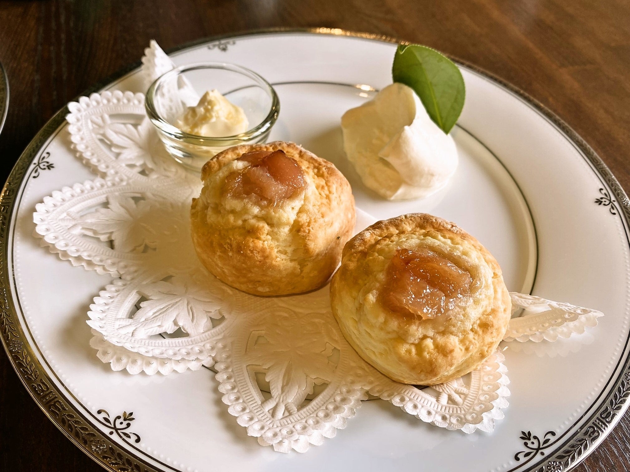 「桃のスコーン」　価格　店内490円(税込)、テイクアウト350円(税込)