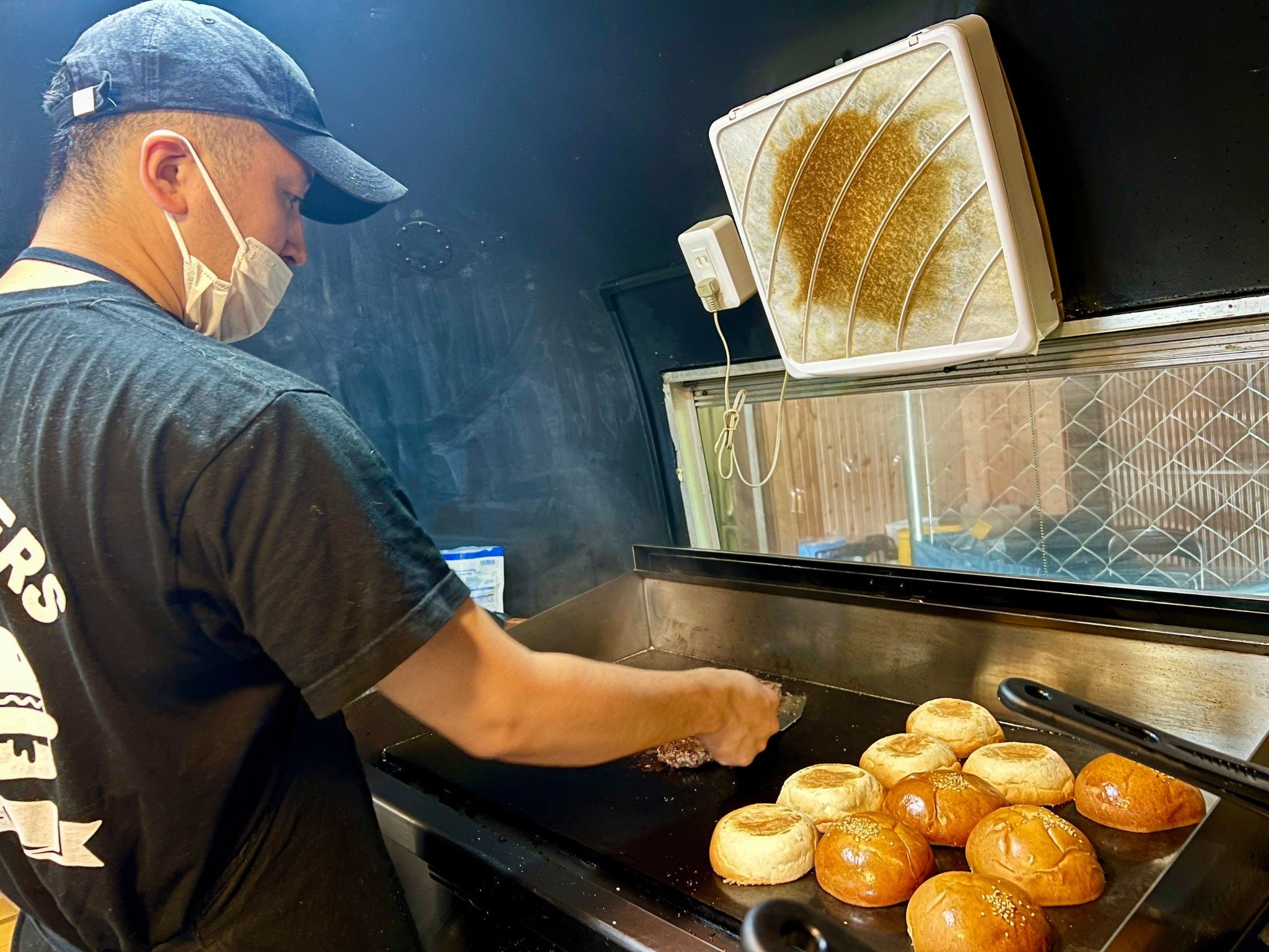 COW BURGERSオーナーの阿部俊光さん