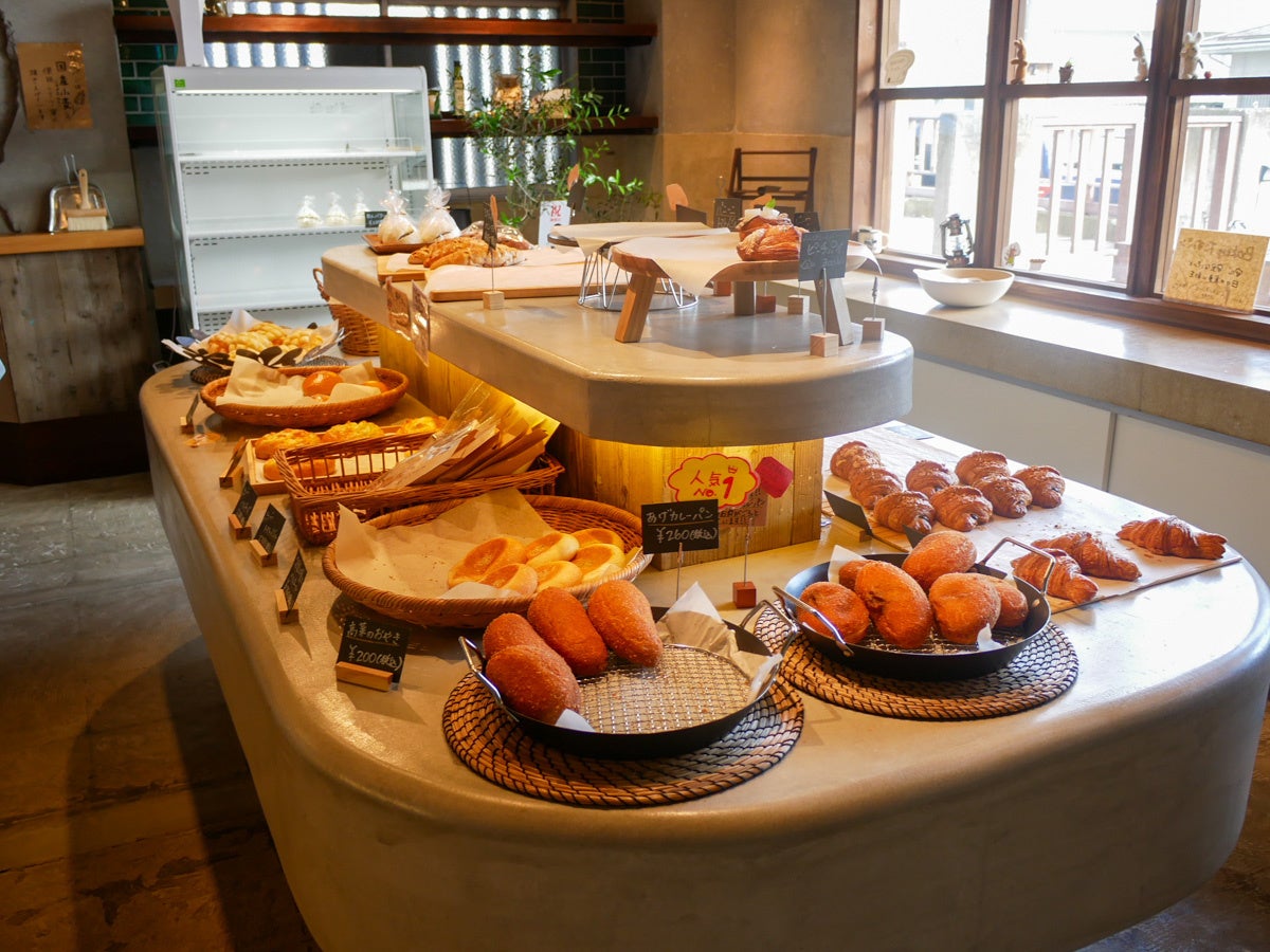 テイクアウトのパン販売コーナー