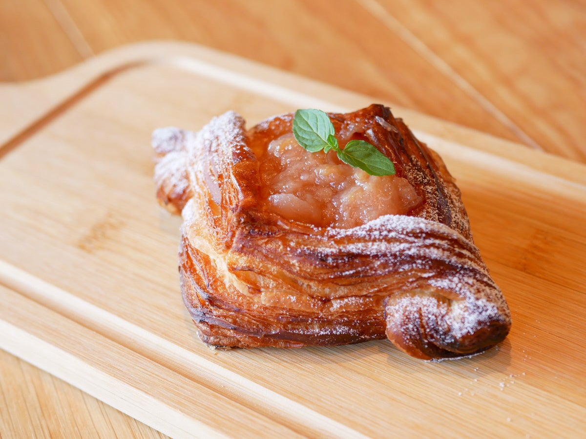 福島県産桃を使った「ピーチパイ　税込300円」