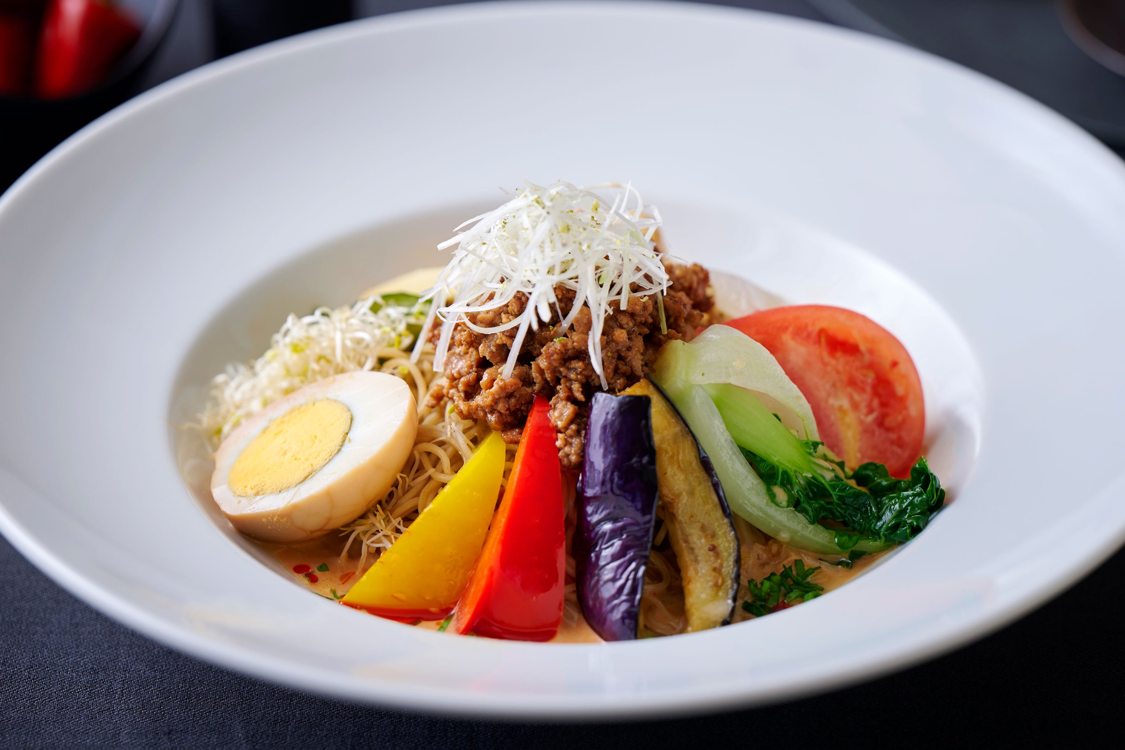 胡麻と胡桃のピリ辛スープがクセになる 新作「プレミアム冷製坦々麺」