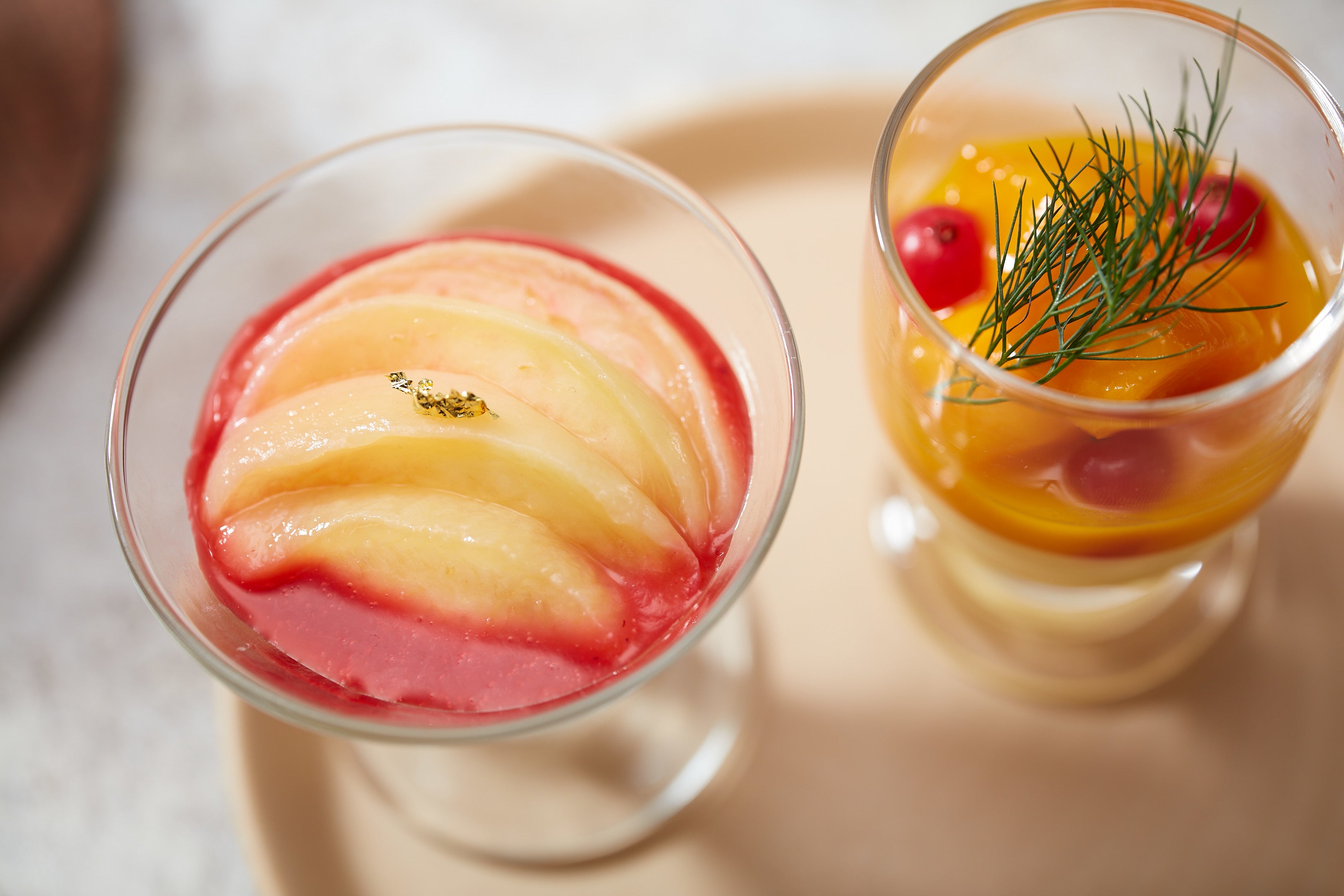 ピーチメルバ（左）マンゴープリン（右）