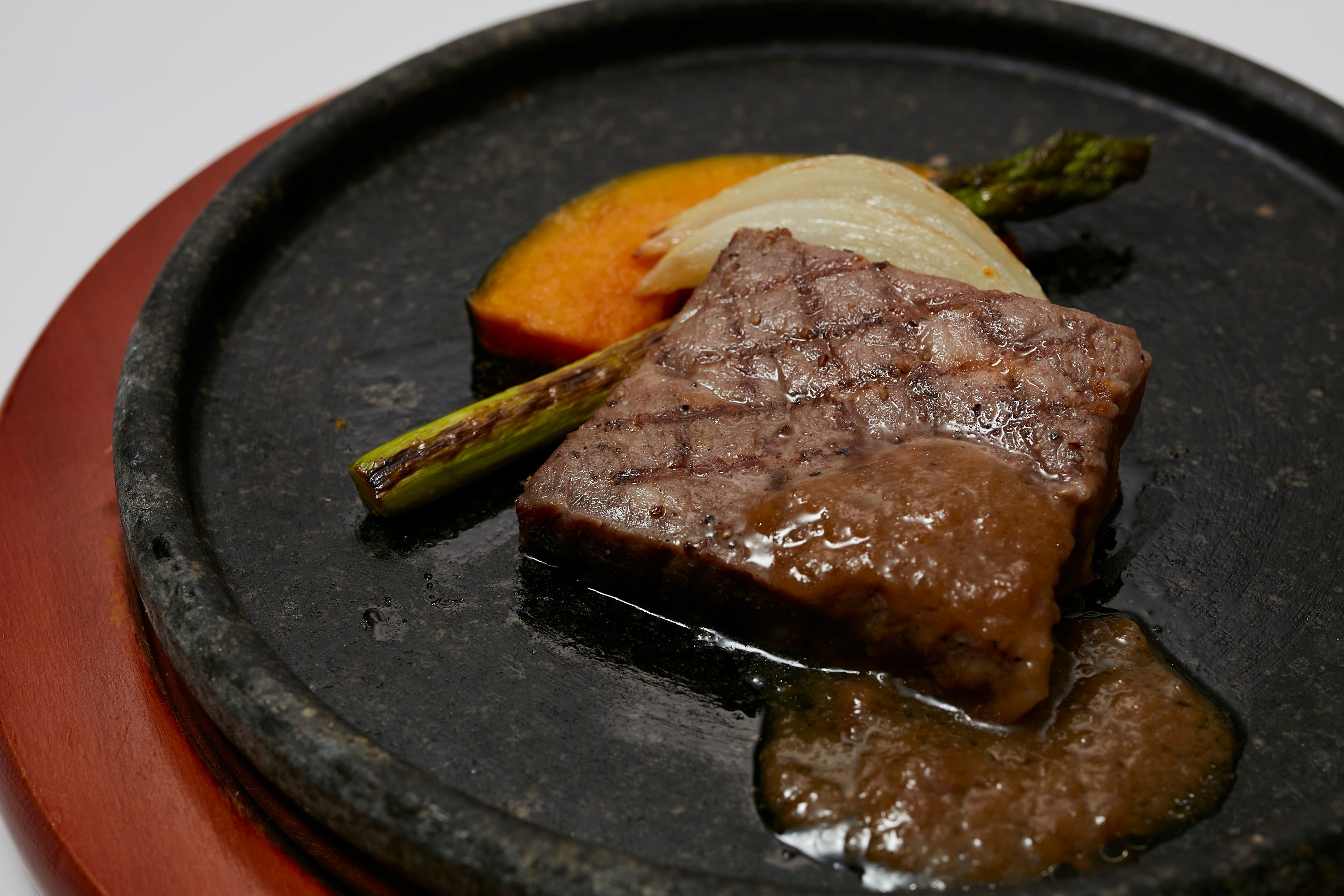 焼肉の街北見の玉葱ダレ　函館大沼牛の焼肉