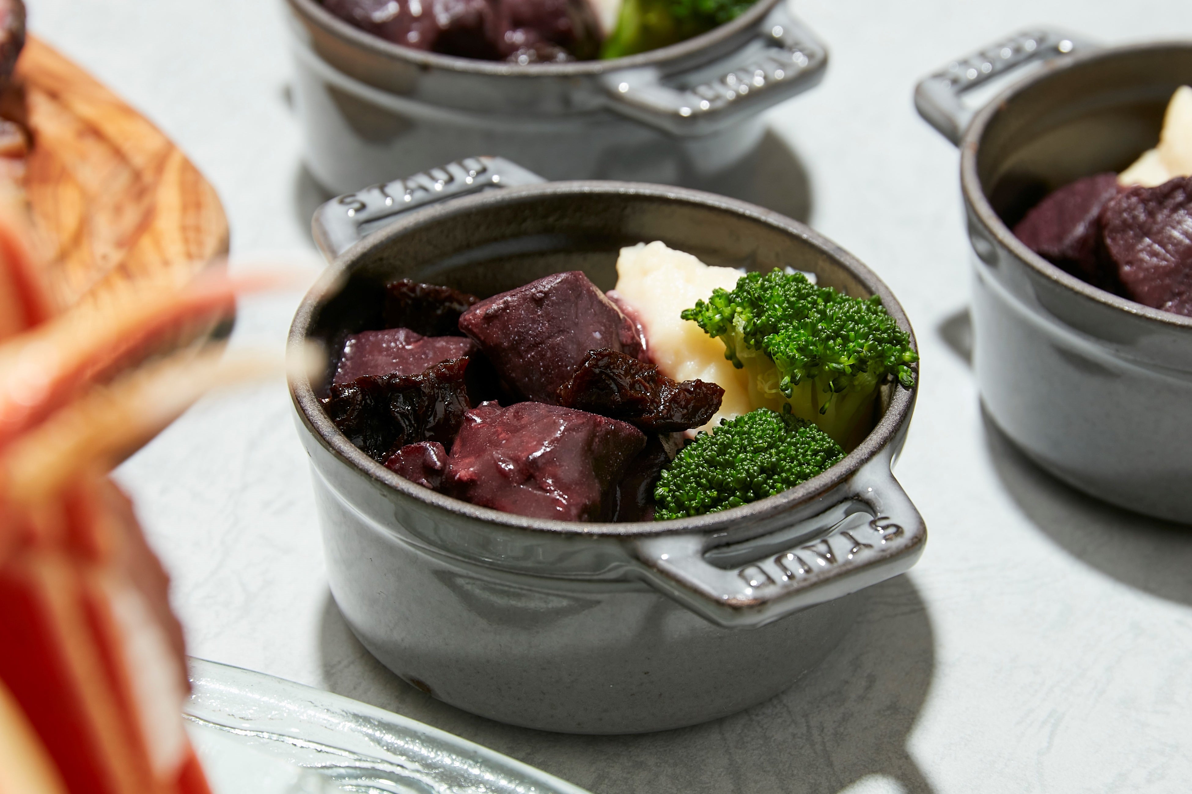 北海道産黒豚の煮込み プルーンのソース