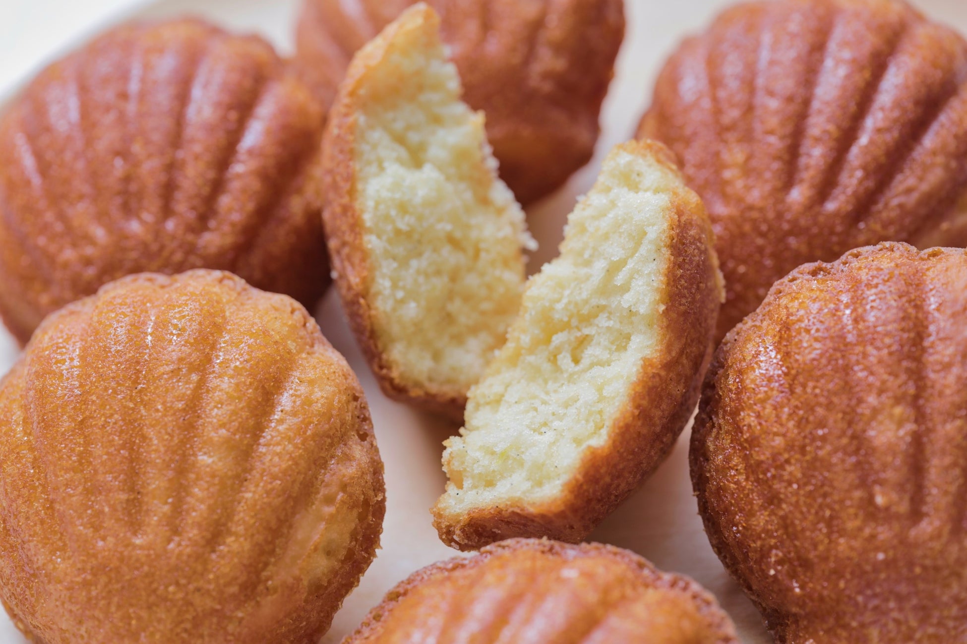 ふんわりとバターの香りが広がるマドレーヌ