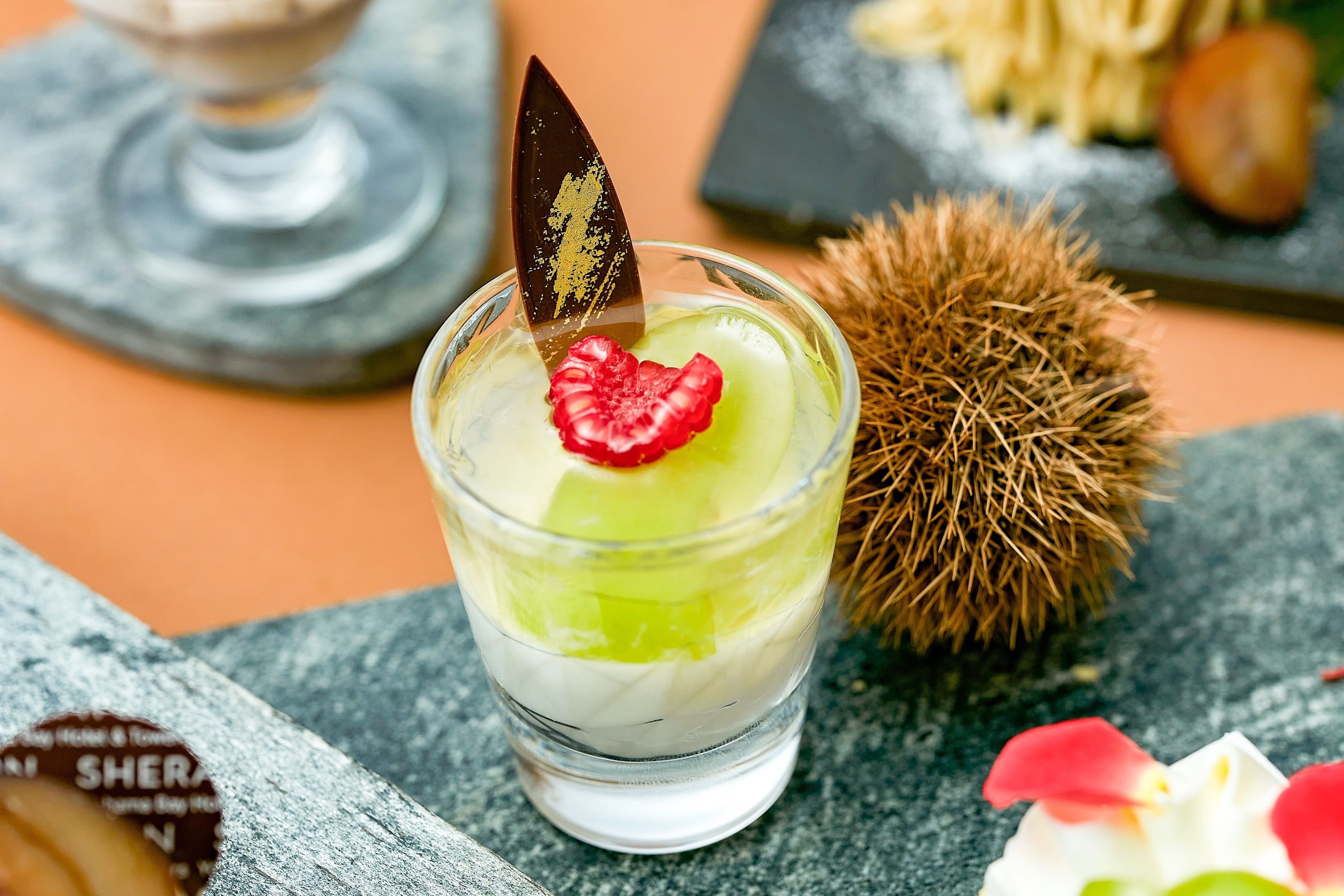 シャインマスカットジュレと杏仁パンナコッタ