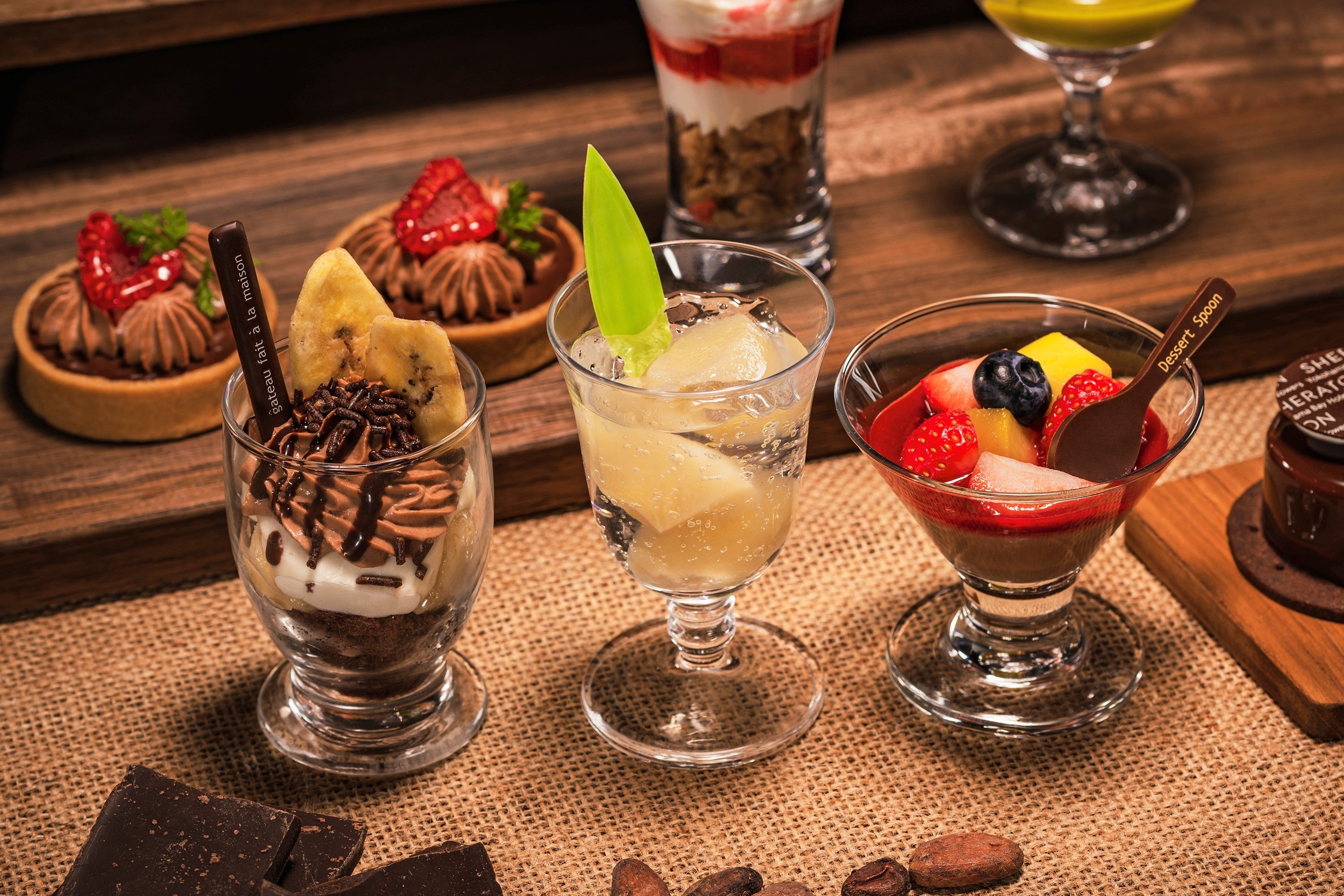 ジュレショコラ（右） 洋ナシのジュレ（中） チョコレートバナナサンデー（左）