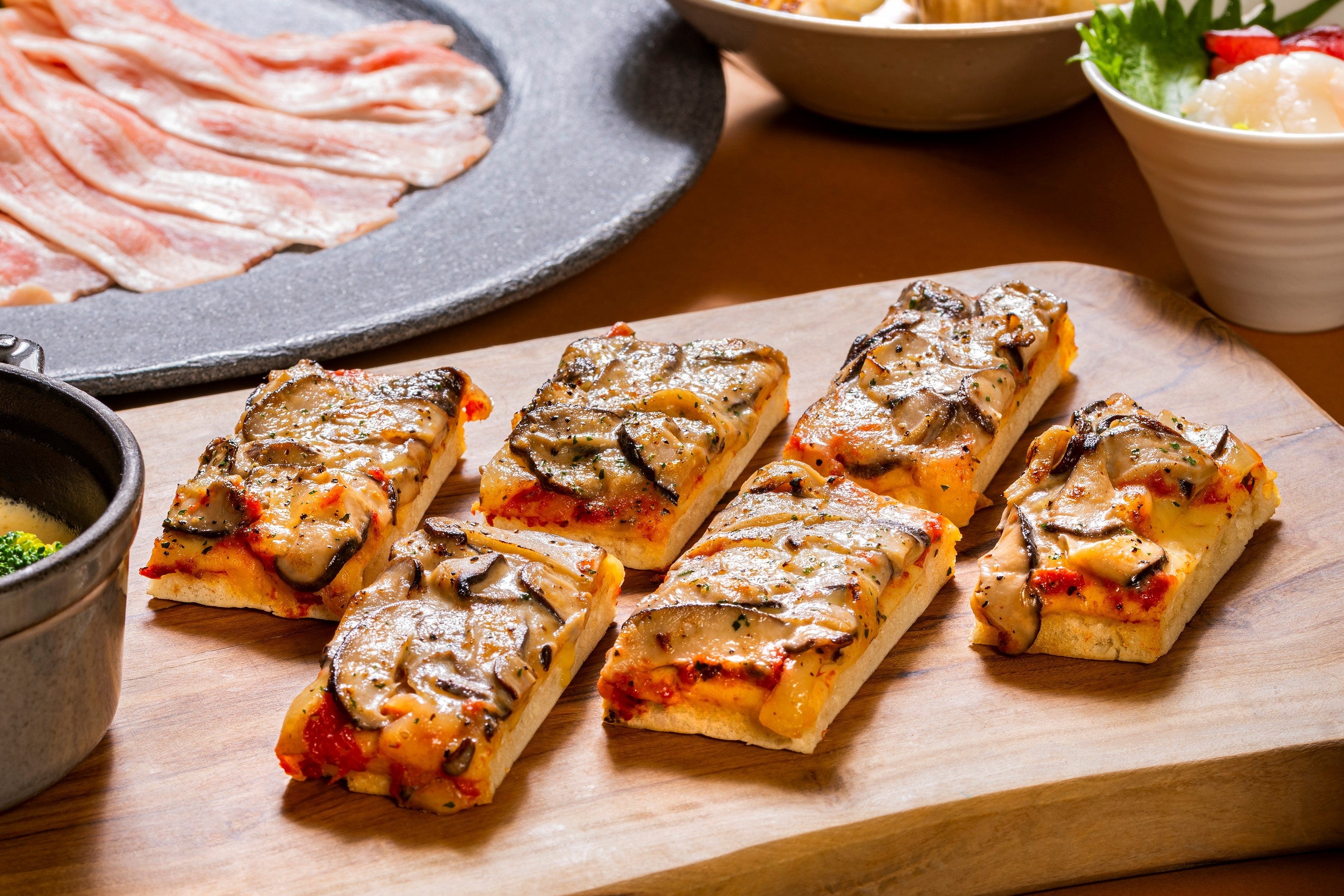 七飯町ぽぽろ館の乾燥椎茸とモッツァレラチーズのピザ