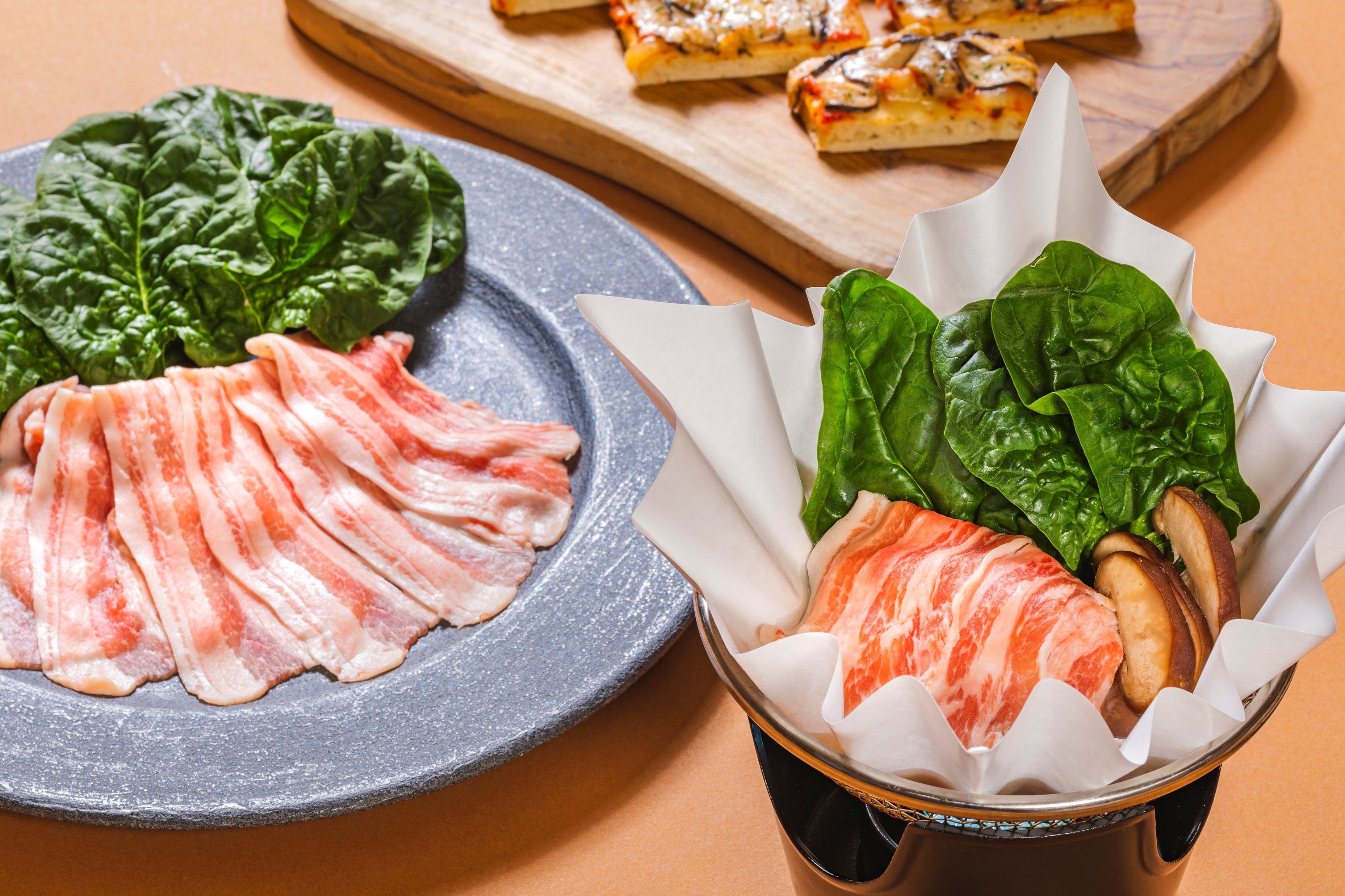 ひこま豚と七飯町さわやかファーム　ちぢみほうれん草のしゃぶしゃぶ