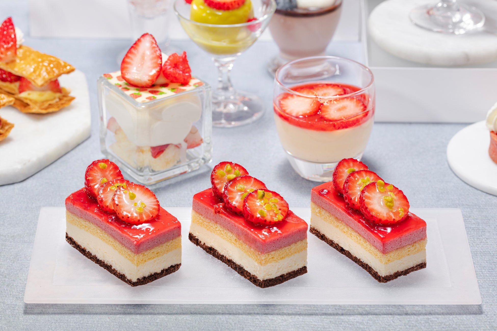 (手前)ベリーチーズケーキ